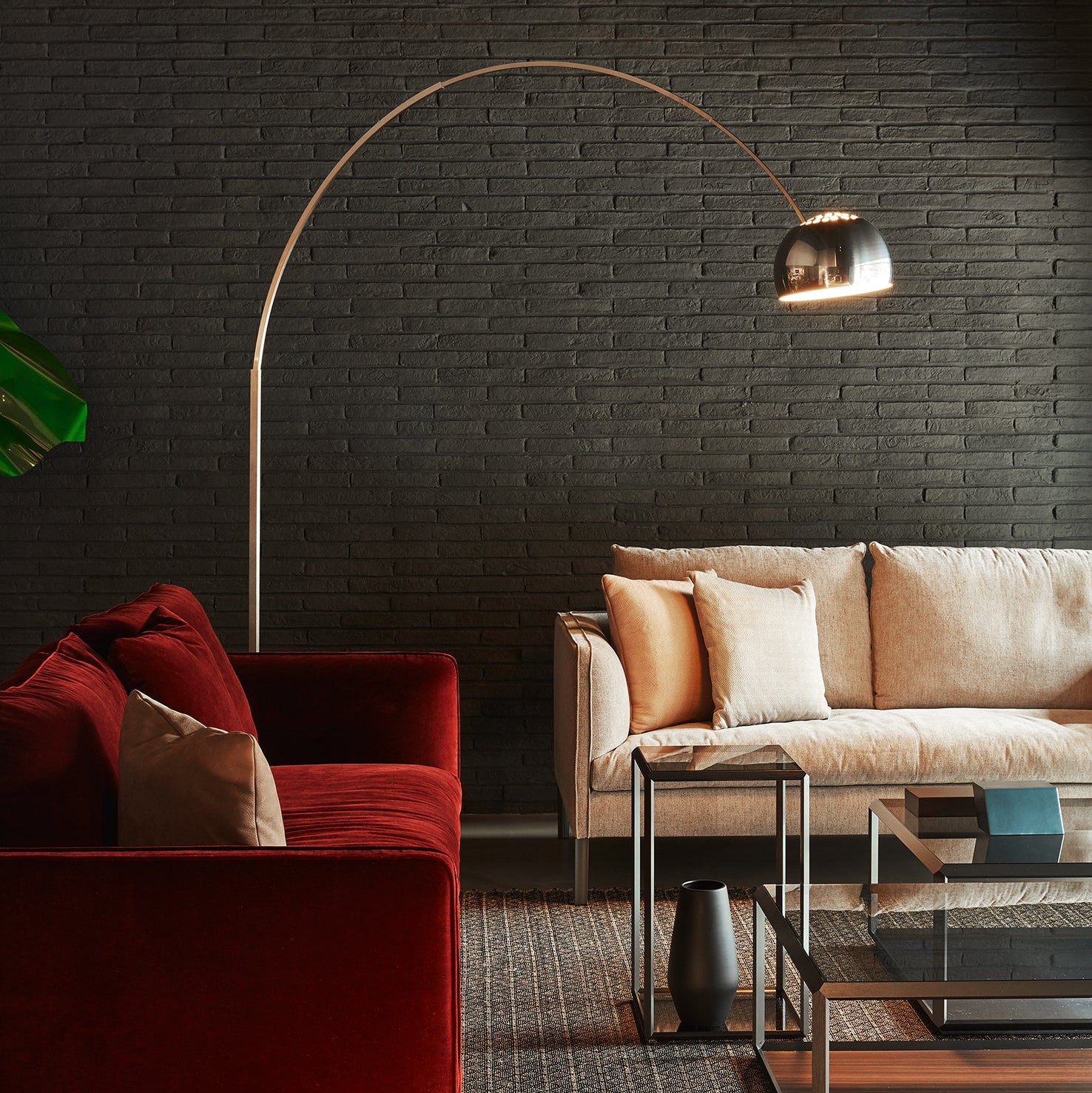 ALUNA WEAVE RUG IN NATURAL FIQUE FIBER WITH BLACK ACRYLIC