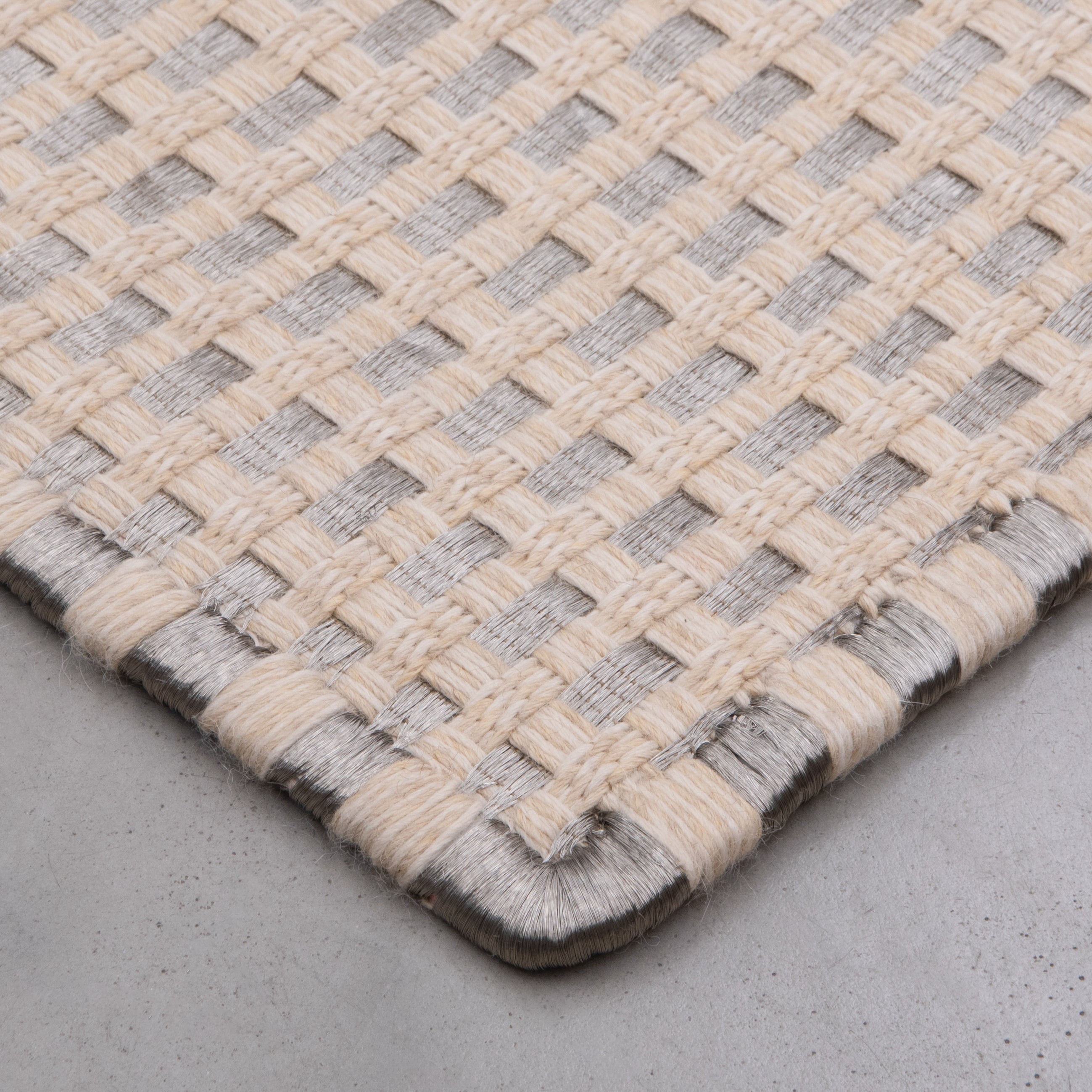 KANASPI WEAVE RUG IN NATURAL AND WHITE ALPACA WITH STAINLESS STEEL