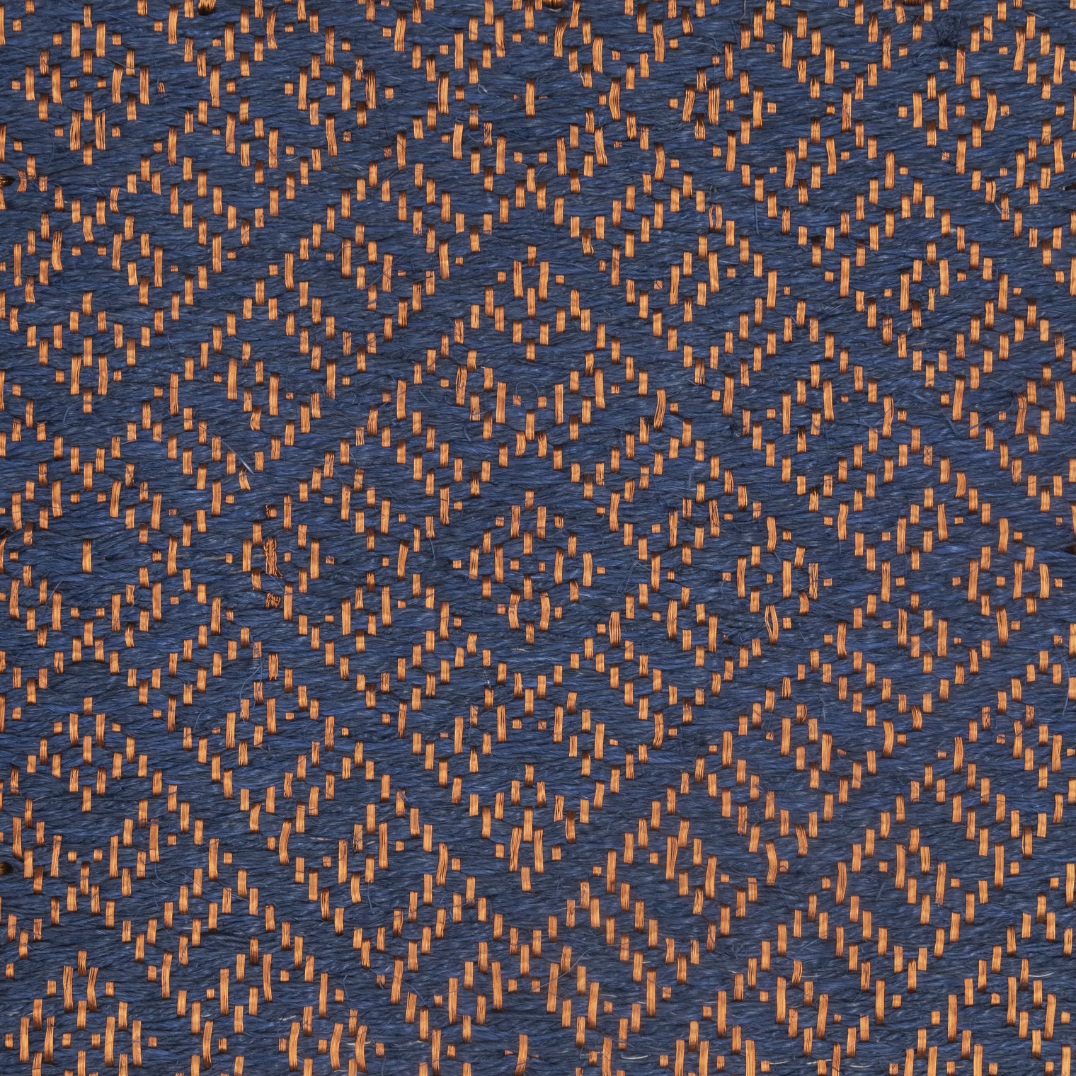 DAÚ WEAVE RUG IN COPPER WITH NAVY BLUE FIQUE FIBER