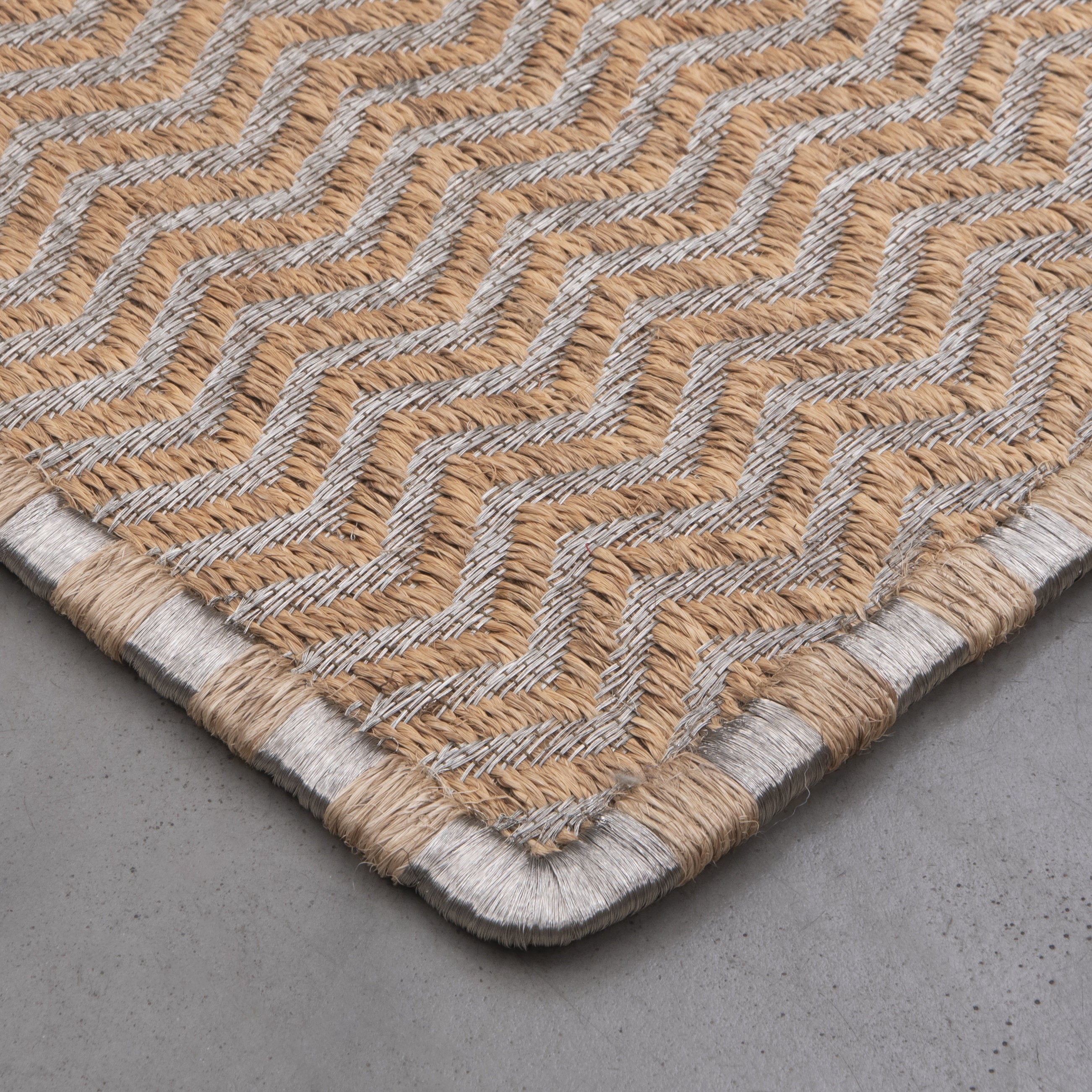 M’S WEAVE RUG IN NATURAL FIQUE FIBER WITH STAINLESS STEEL