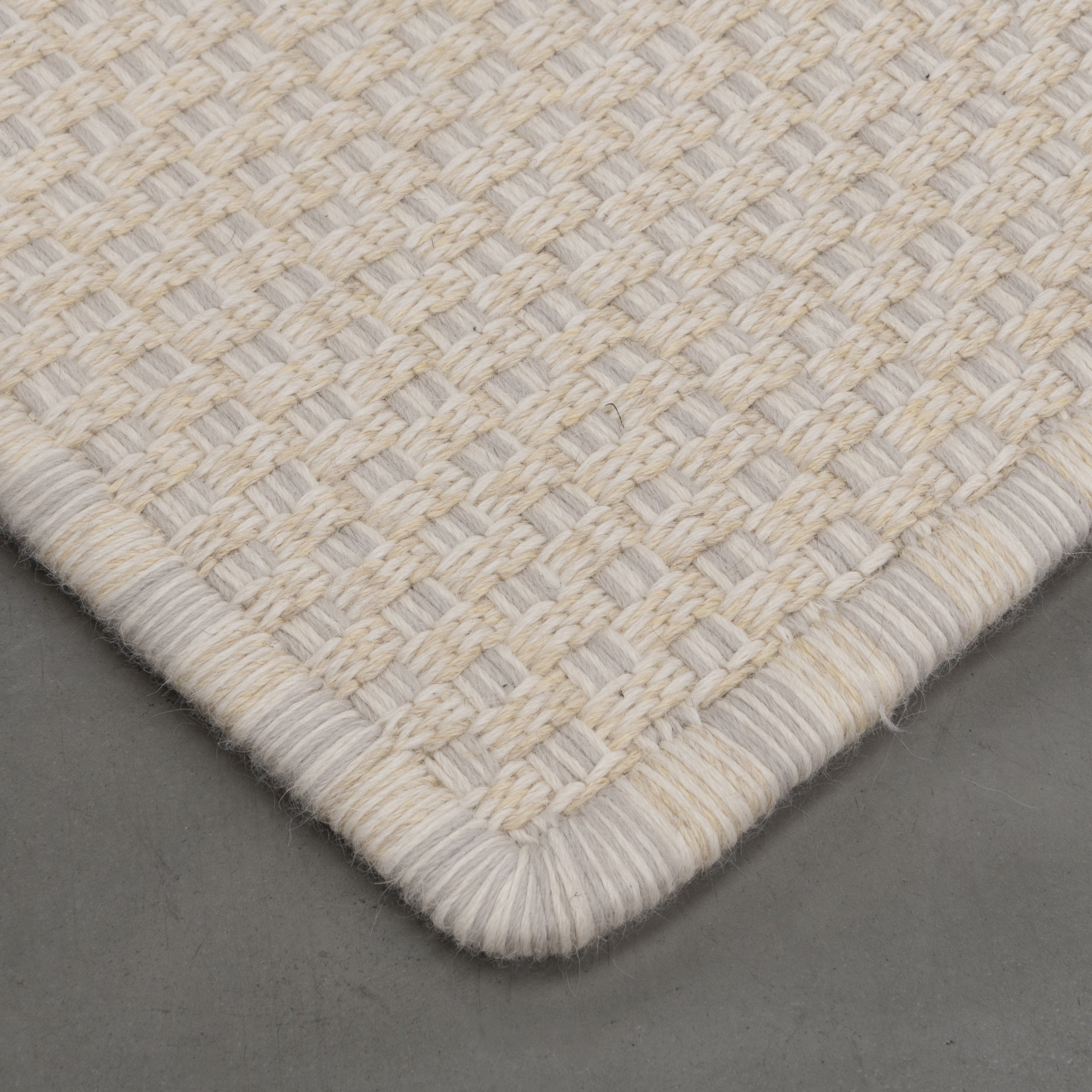 KANASPI WEAVE RUG IN BONE AND WHITE ALPACA