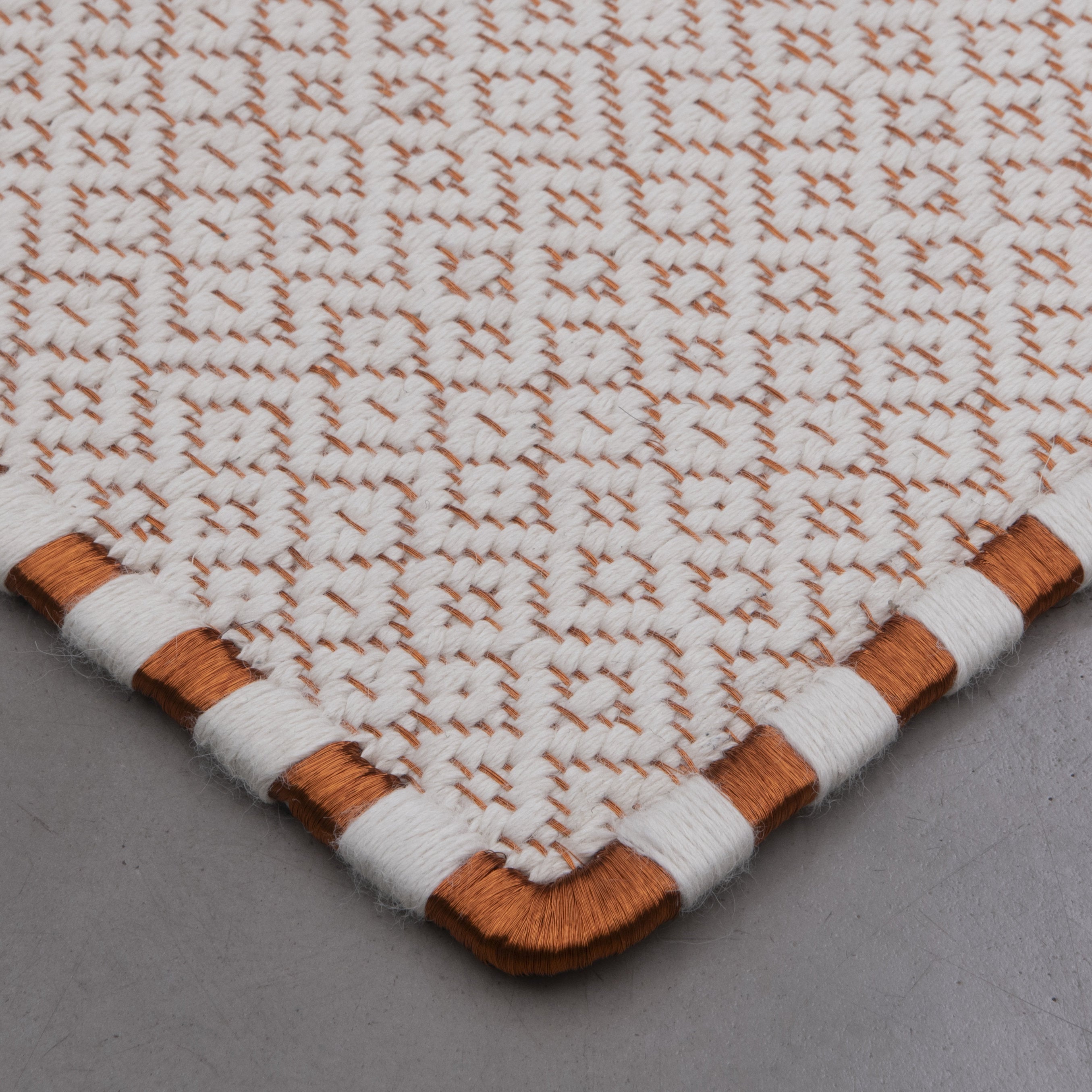 SUSU WEAVE RUG IN COPPER AND WHITE ALPACA