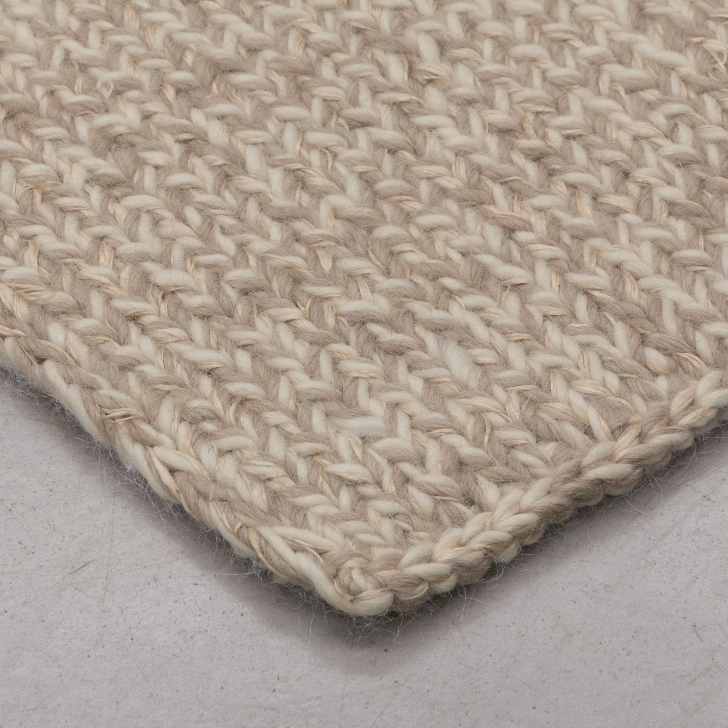LUMA WEAVE RUG IN WHITE MOTÓN ALPACA, WHITE TAUPE MOTÓN ALPACA AND BEIGE SILK