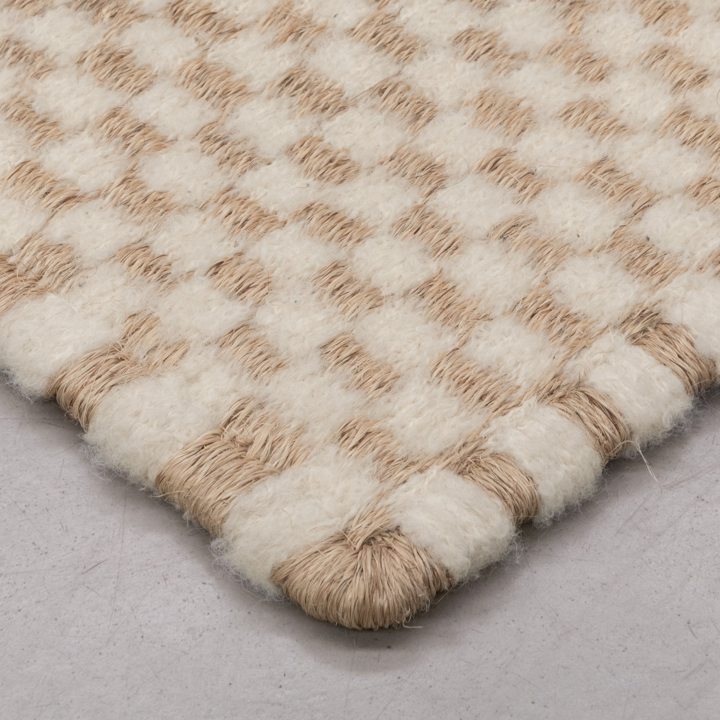 CHESS WEAVE RUG IN NATURAL FIQUE FIBER AND BOUCLÉ ALPACA