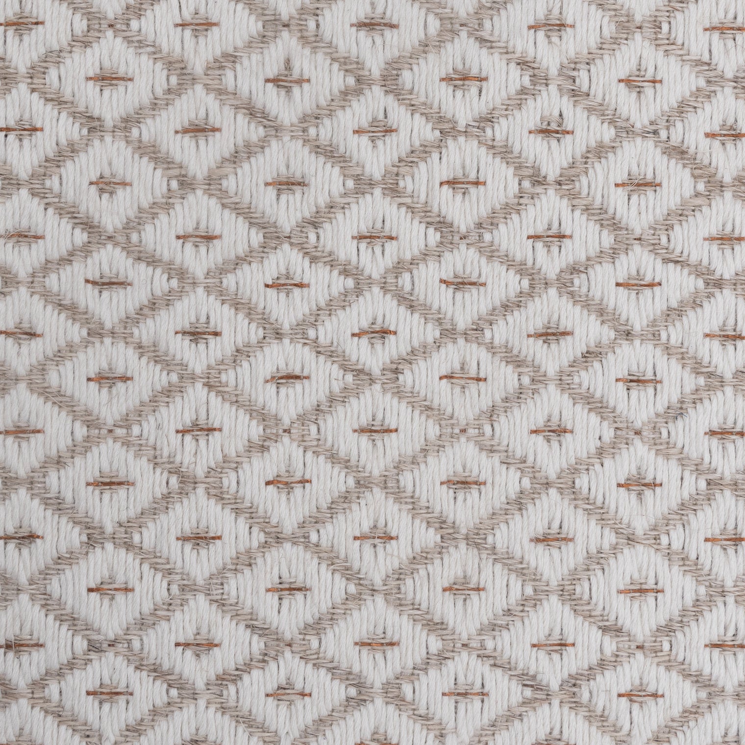 RHOMBUS WEAVE RUG IN WHITE ALPACA WITH COPPER AND NATURAL FIQUE FIBER