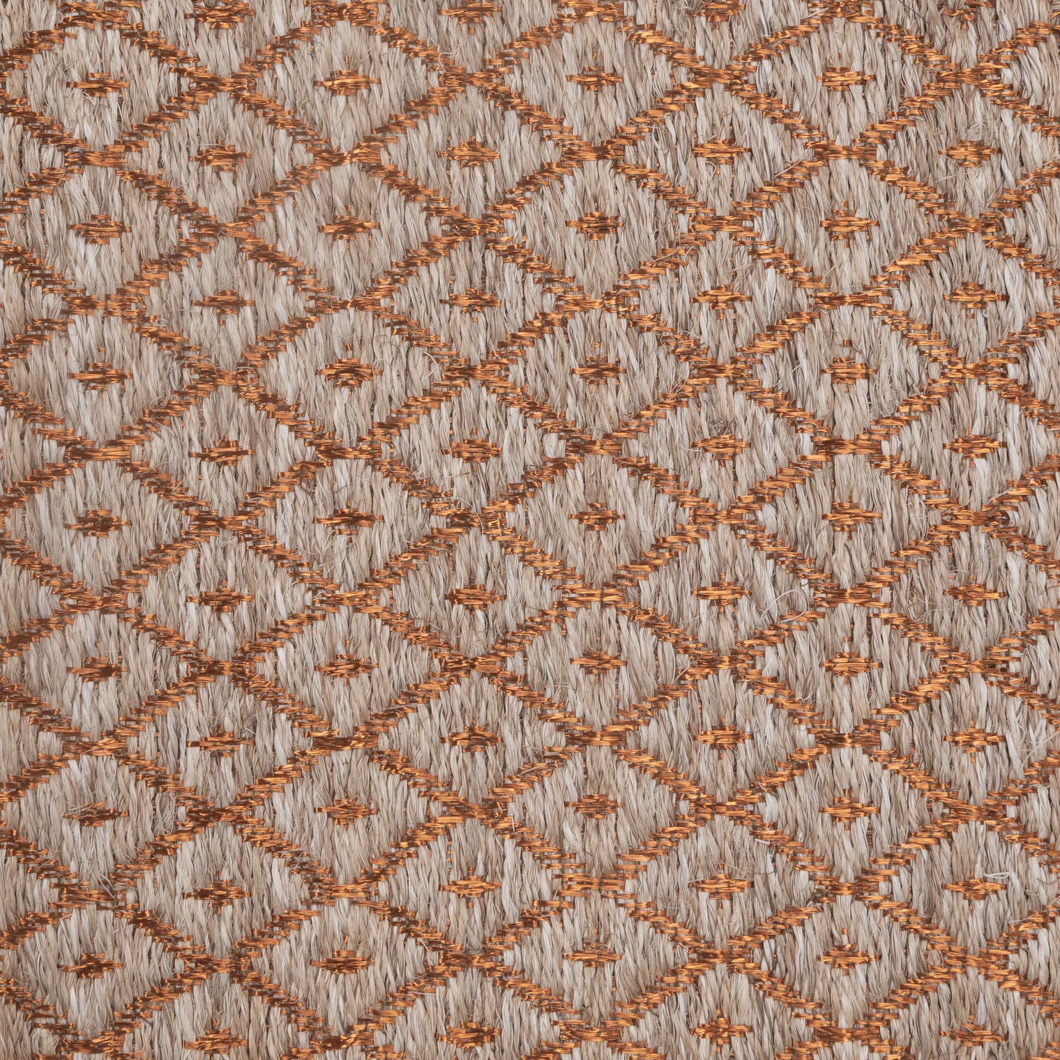 RHOMBUS WEAVE RUG IN NATURAL FIQUE FIBER WITH COPPER