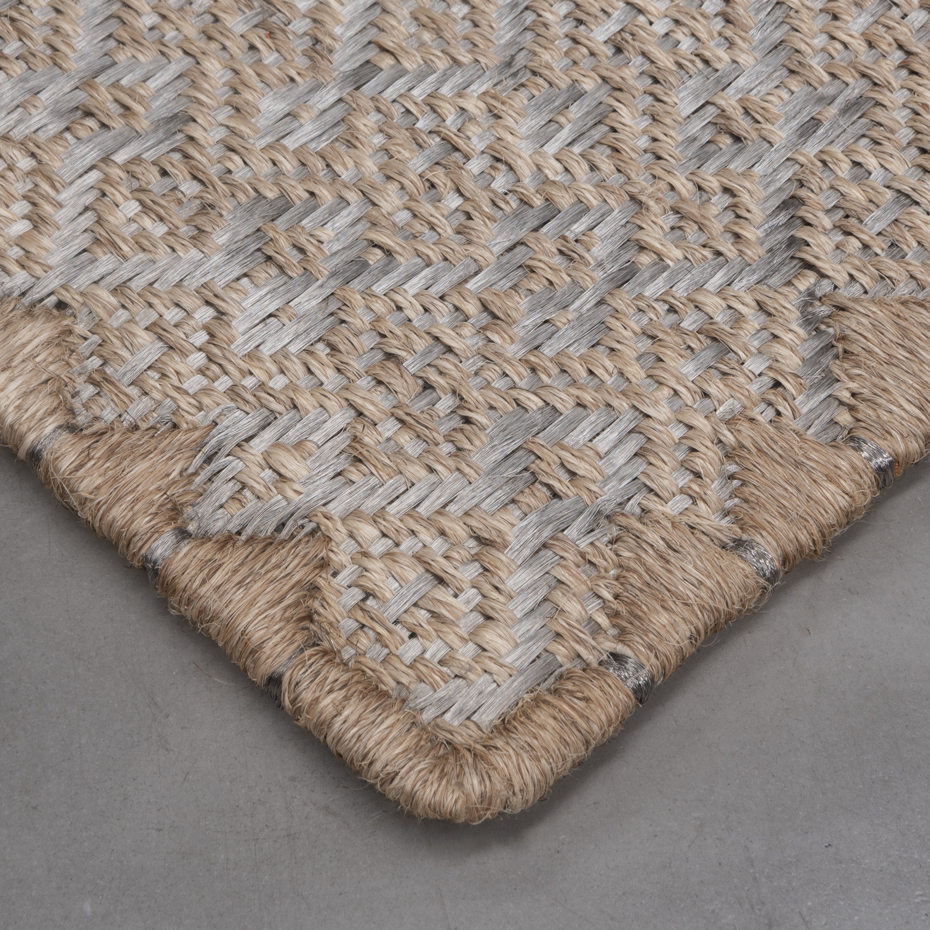 CASABLANCA WEAVE RUG IN NATURAL FIQUE FIBER AND STAINLESS STEEL