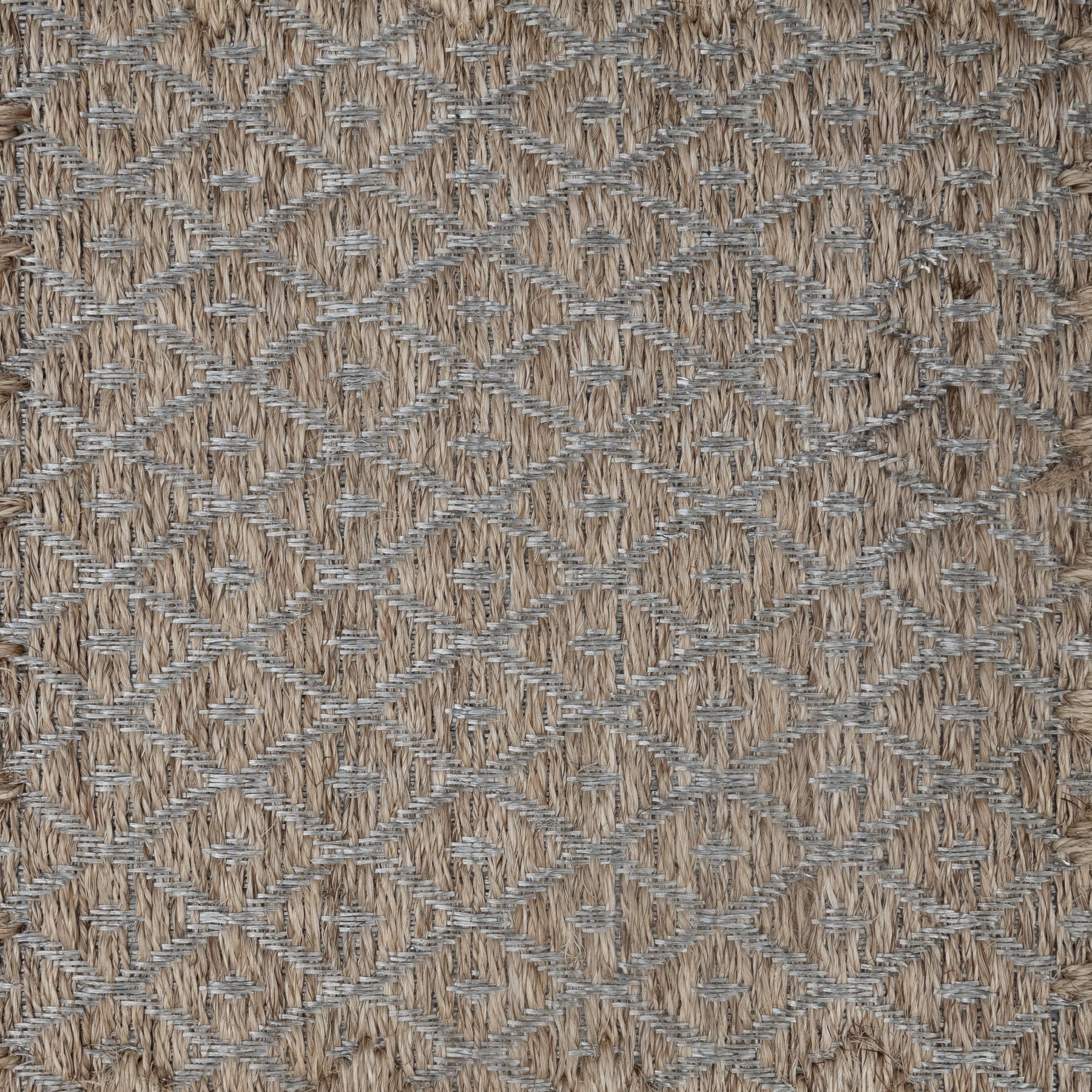 RHOMBUS WEAVE RUG IN NATURAL FIQUE FIBER AND STAINLESS STEEL