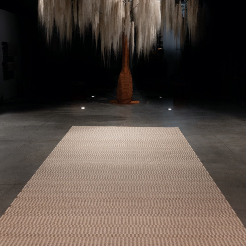 AXXIS WEAVE RUG IN NATURAL FIQUE FIBER AND WHITE FIQUE FIBER