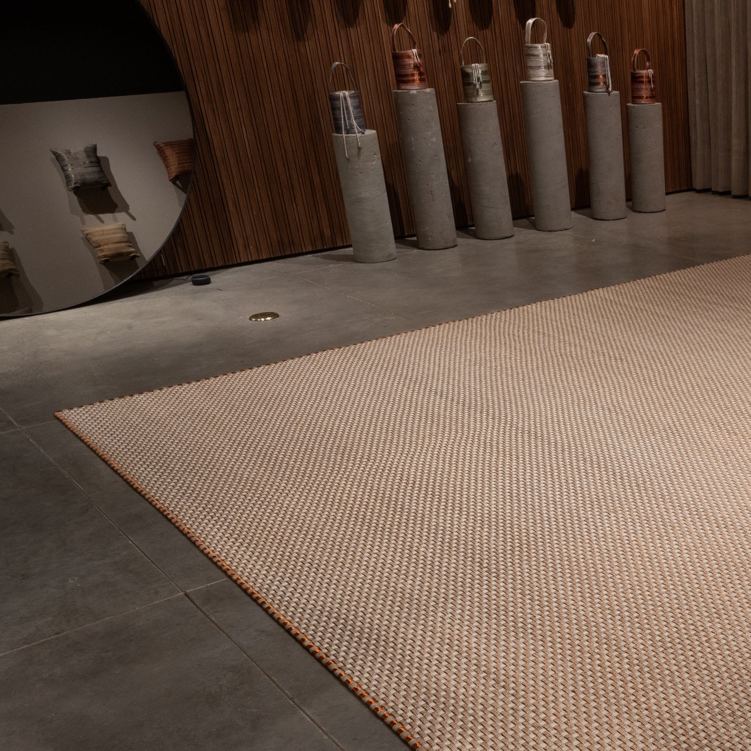 KANASPI WEAVE RUG IN NATURAL AND WHITE FIQUE FIBER AND COPPER