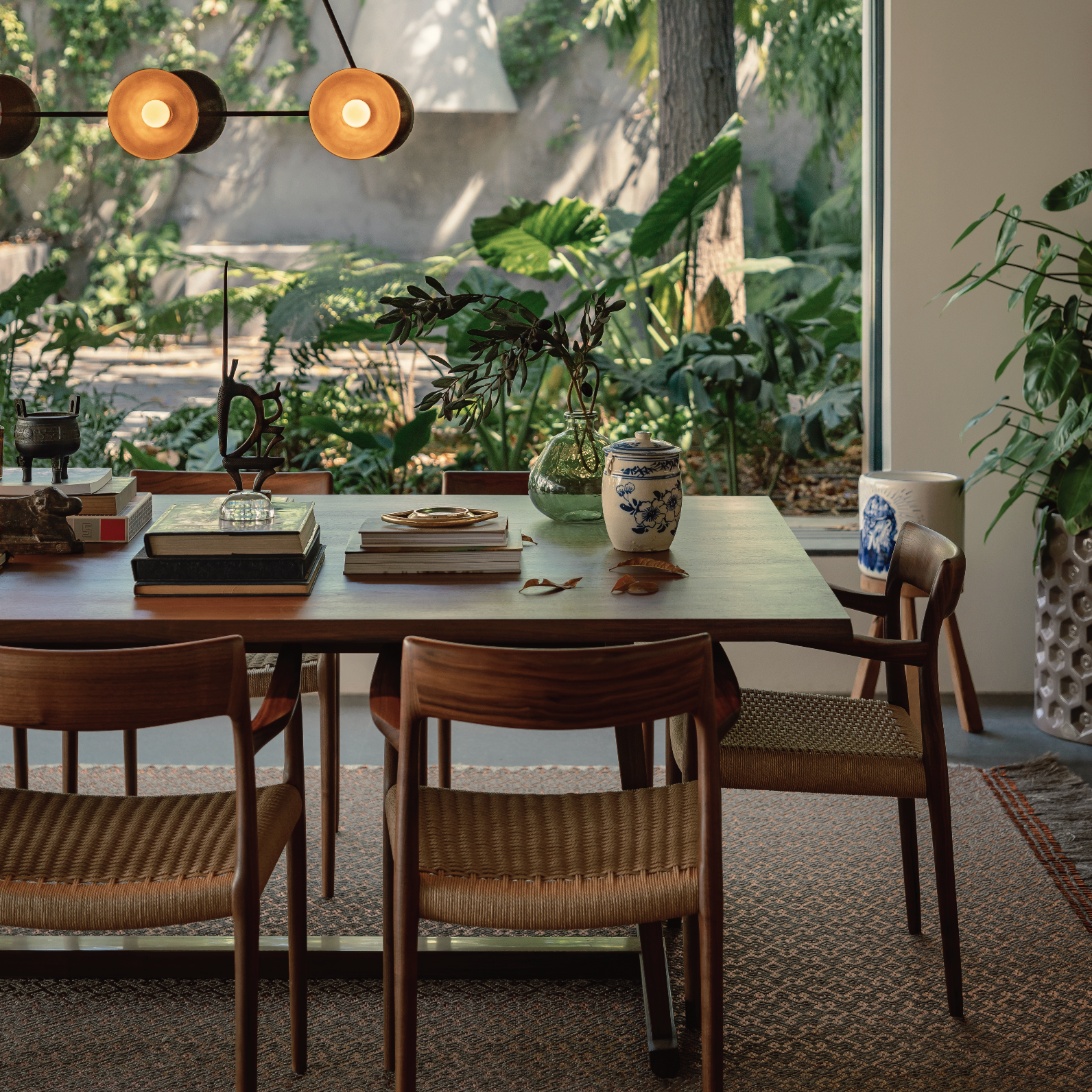 CASABLANCA WEAVE RUG IN WHITE-GRAY FIQUE FIBER AND COPPER