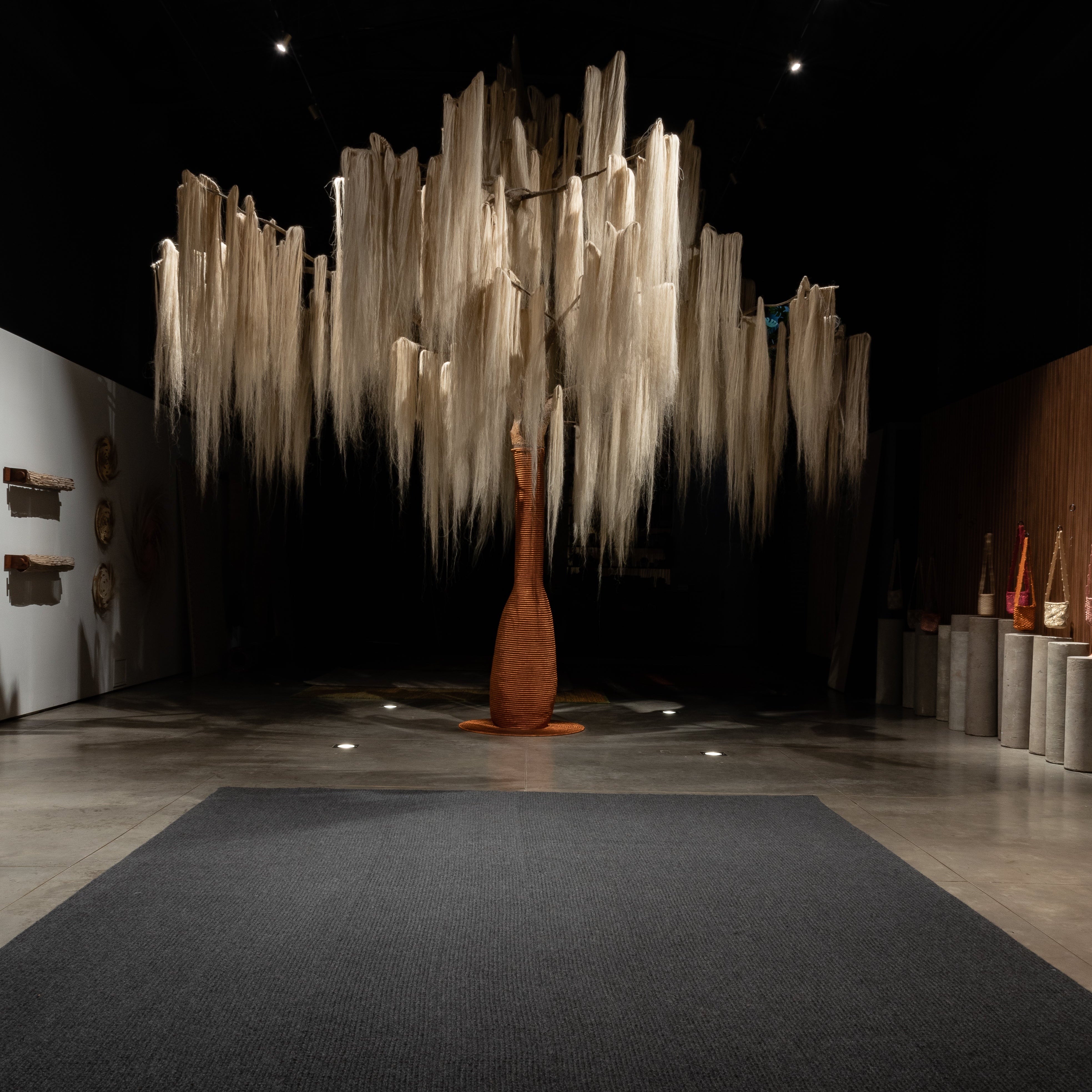 MESETA WEAVE RUG IN BLACK-GRAY ALPACA