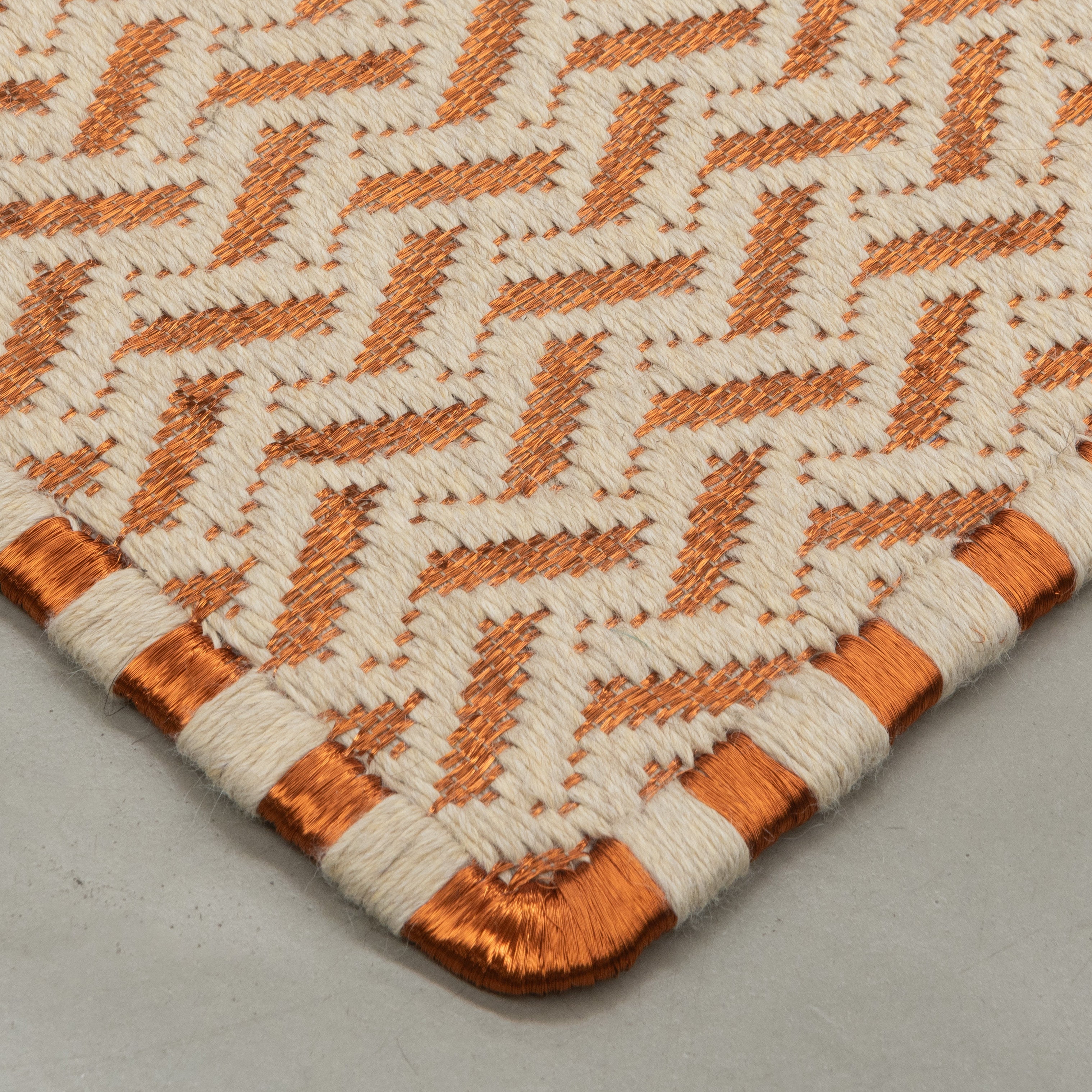 OTOÑO WEAVE RUG IN NATURAL ALPACA AND COPPER