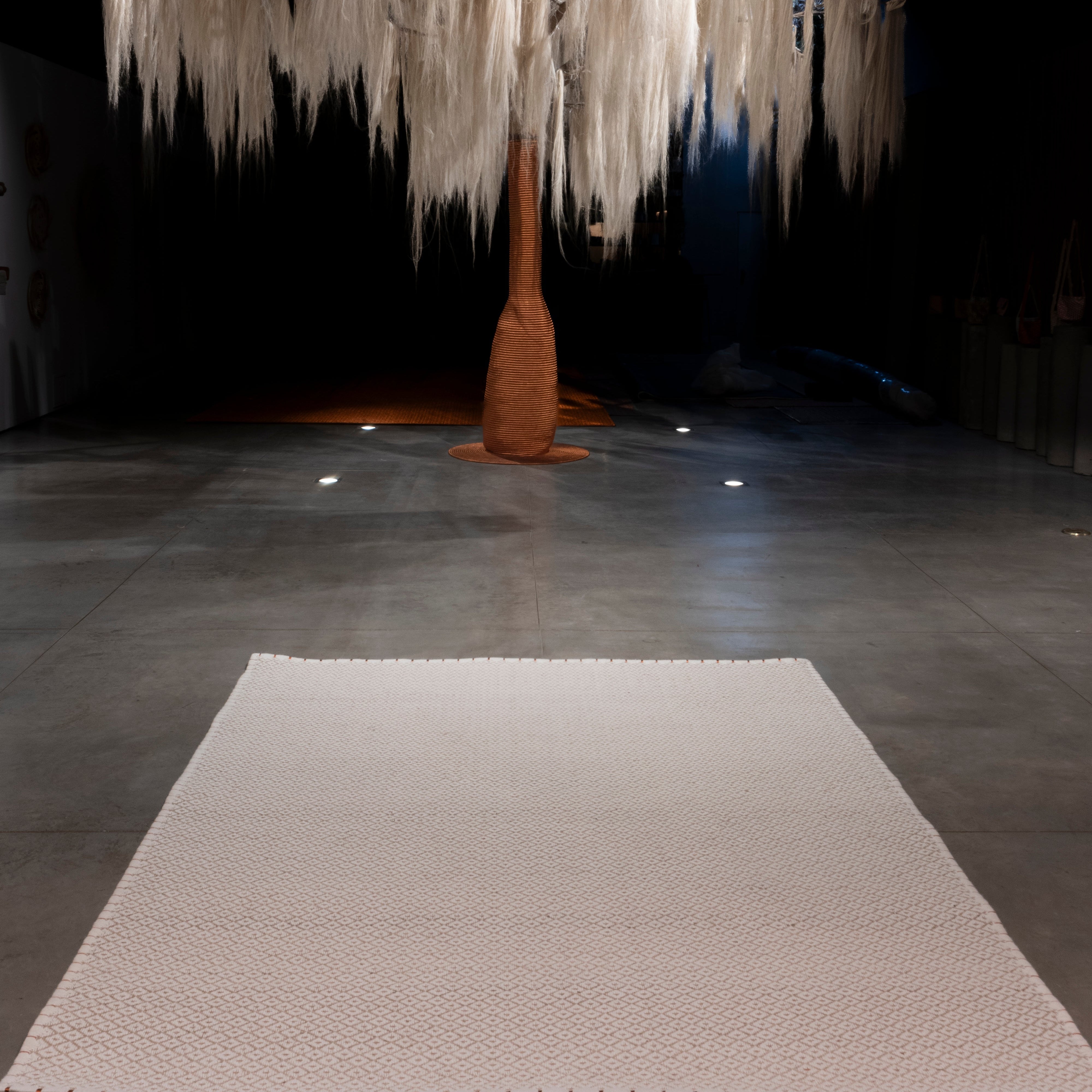 RHOMBUS WEAVE RUG IN WHITE ALPACA WITH COPPER AND NATURAL FIQUE FIBER