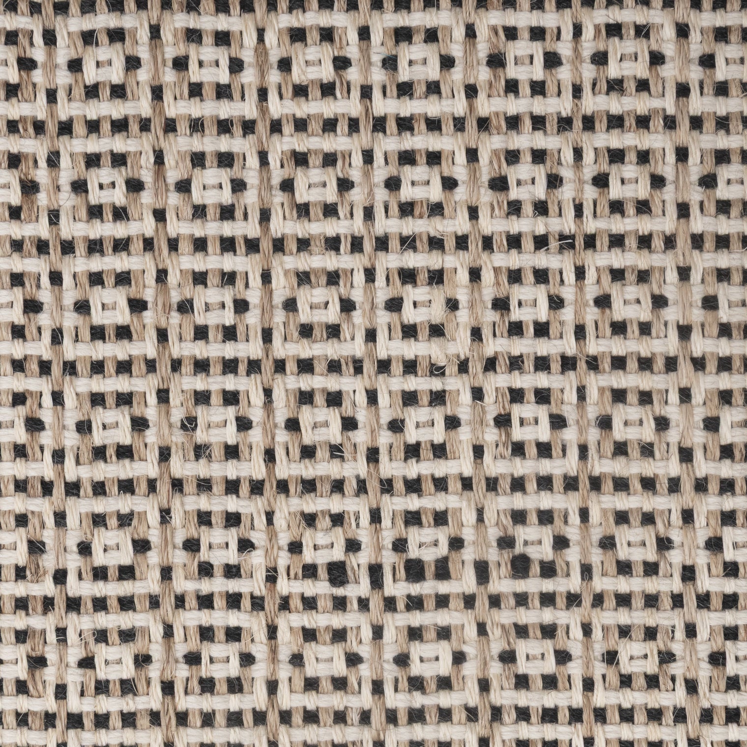 CUADROS WEAVE RUG IN NATURAL AND WHITE FIQUE FIBER WITH WHITE AND BLACK ALPACA