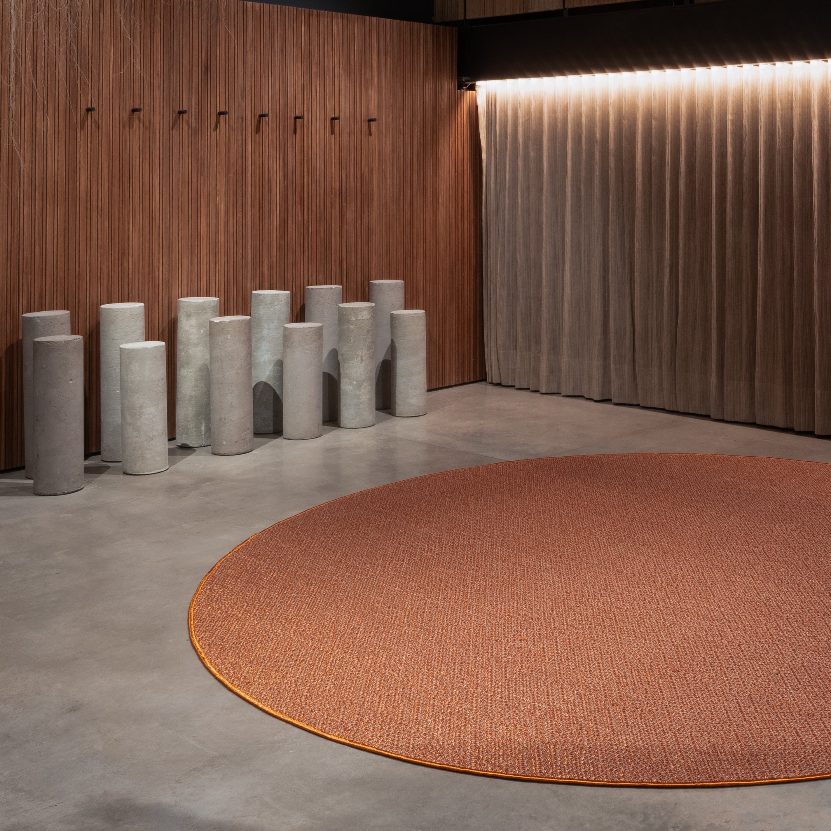 DAU WEAVE RUG IN OCHRE, NATURAL KHAKI FIQUE FIBER AND COPPER