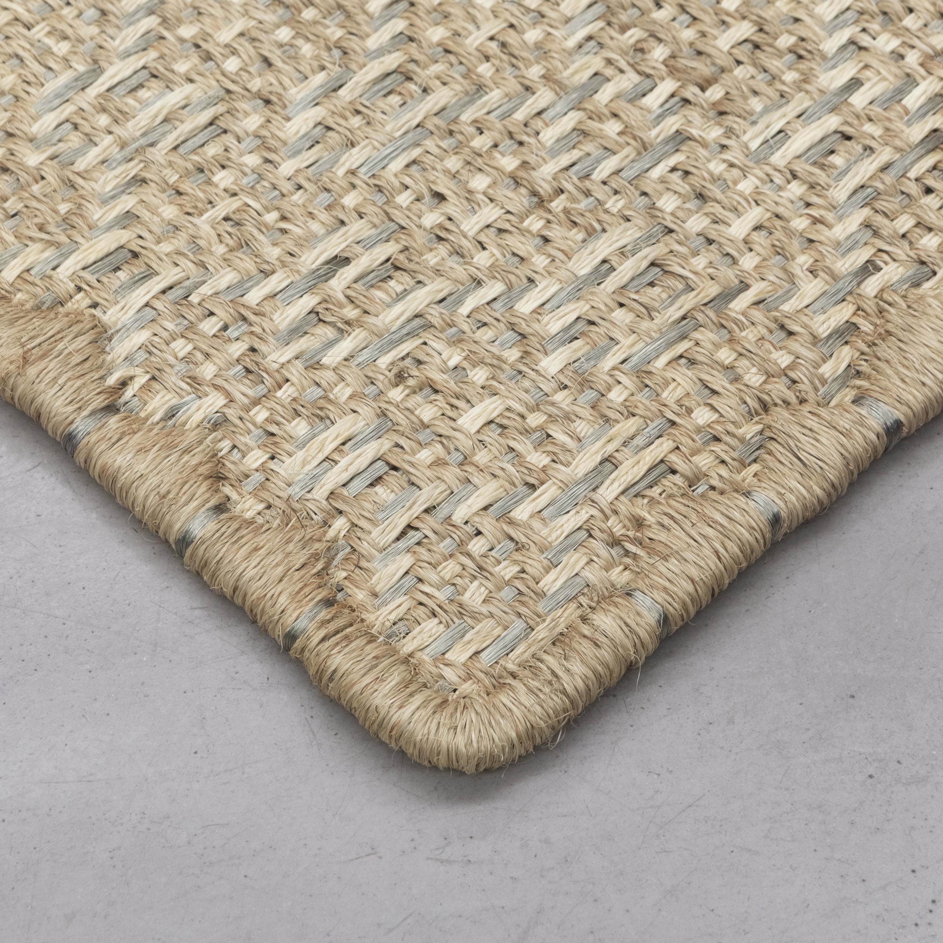 CASABLANCA WEAVE RUG IN NATURAL AND WHITE FIQUE FIBER WITH STAINLESS STEEL