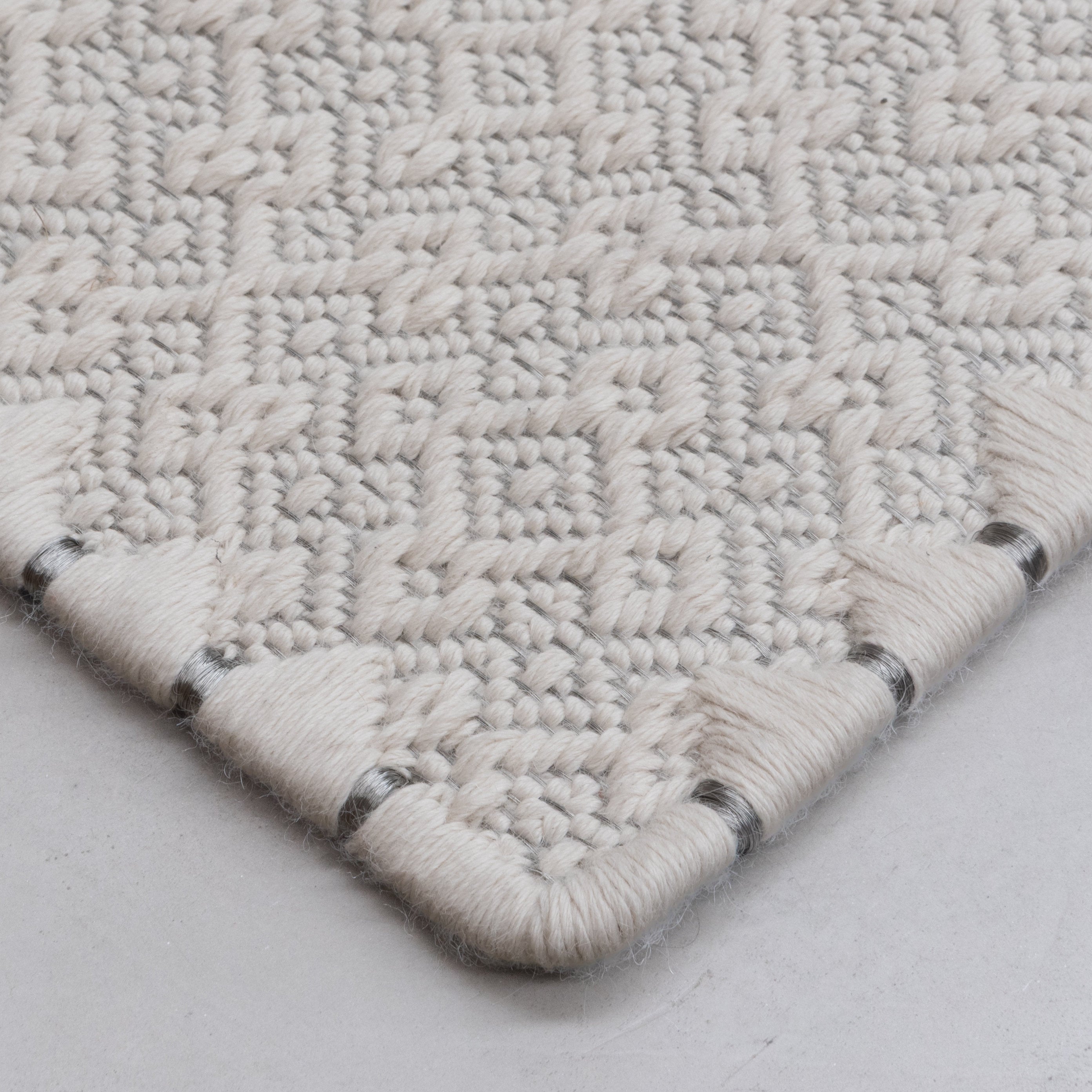 CASABLANCA WEAVE RUG IN STAINLESS STEEL AND WHITE ALPACA
