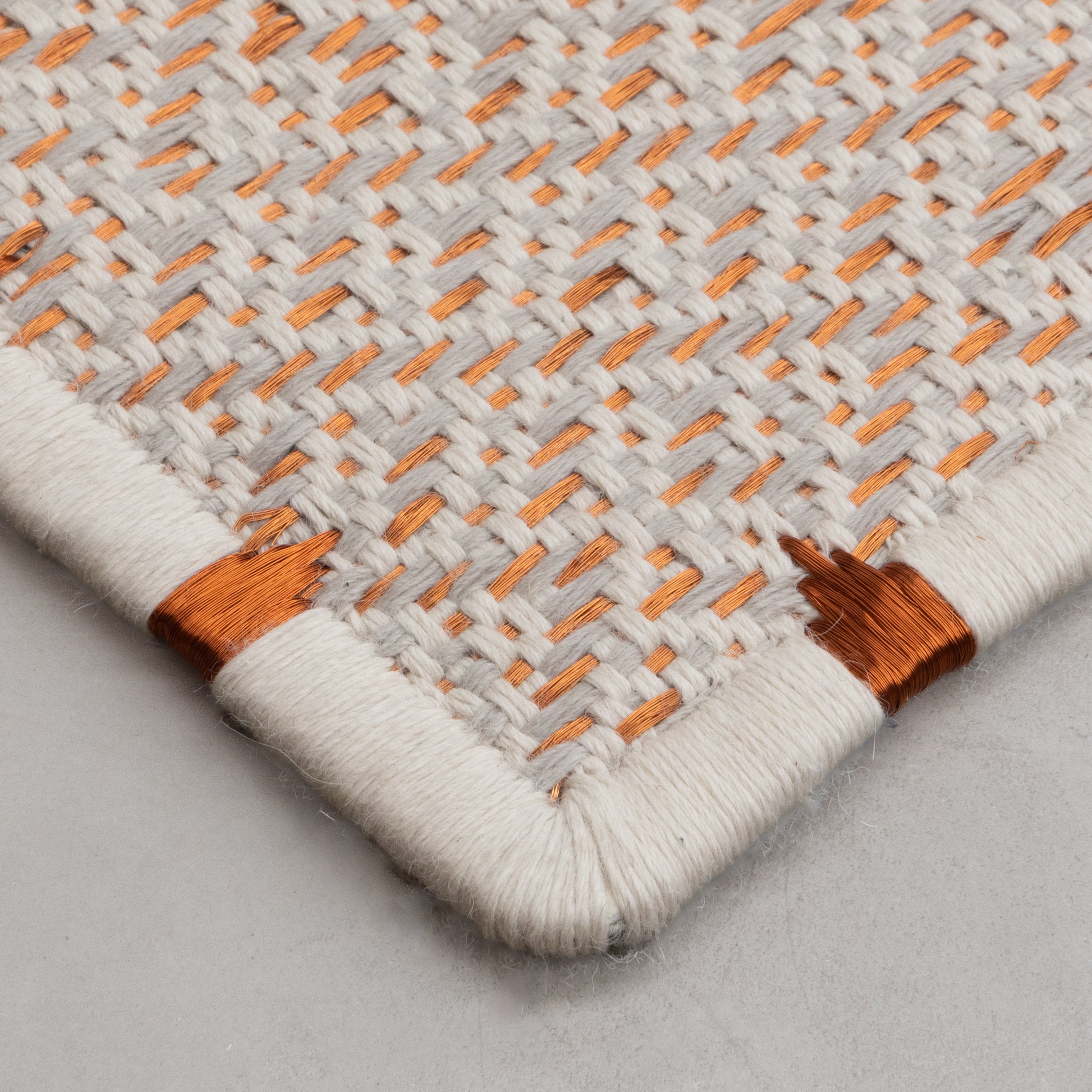 DAU WEAVE RUG IN WHITE ALPACA, BONE ALPACA AND COPPER