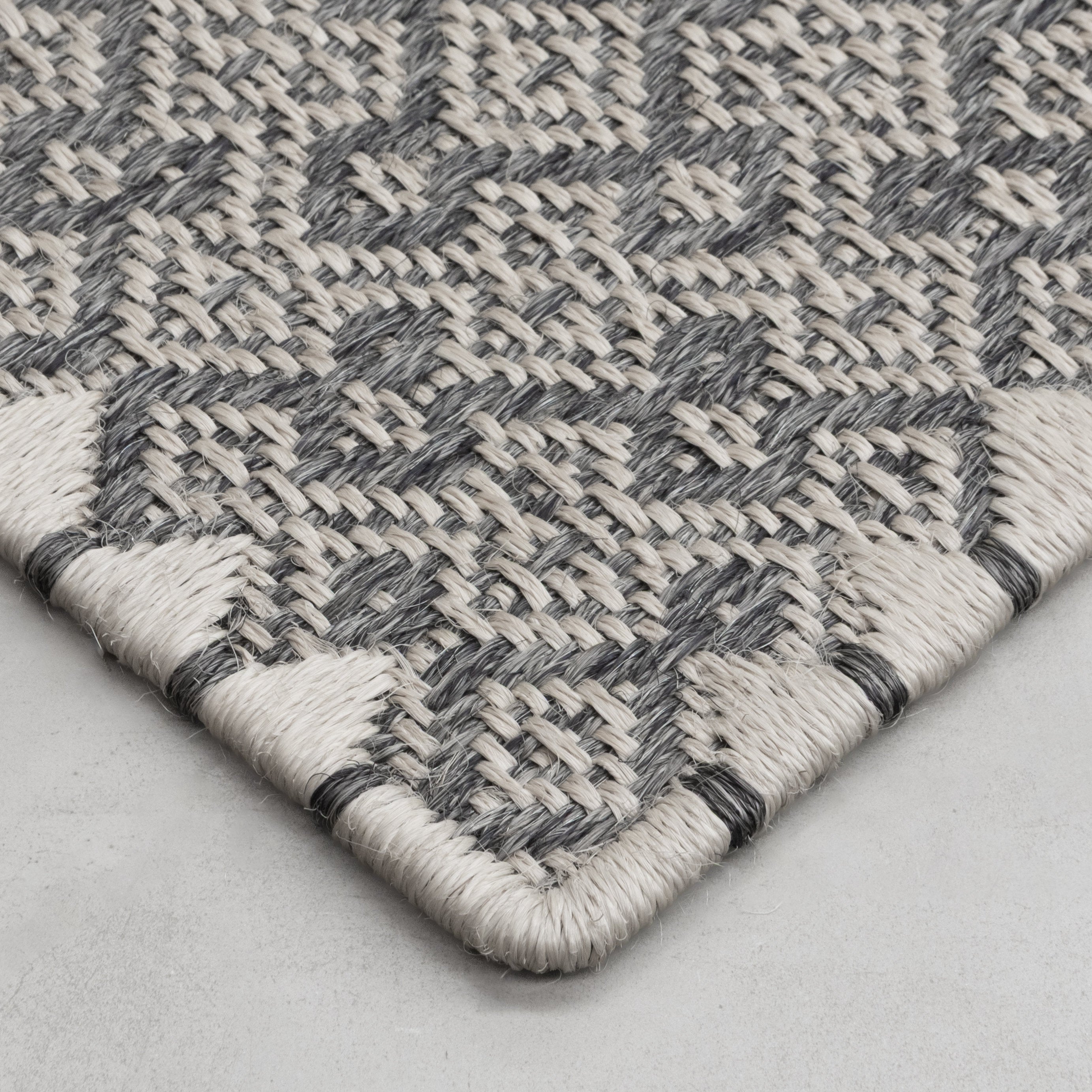 CASABLANCA WEAVE RUG IN WHITE FIQUE FIBER, BLACK-GRAY FIQUE FIBER AND STAINLESS STEEL