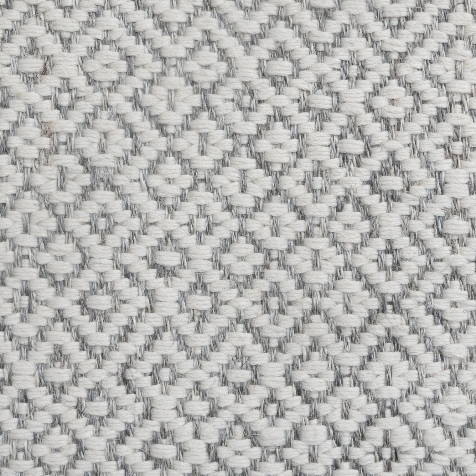 SUSU WEAVE RUG IN WHITE-GRAY FIQUE FIBER AND WHITE ALPACA