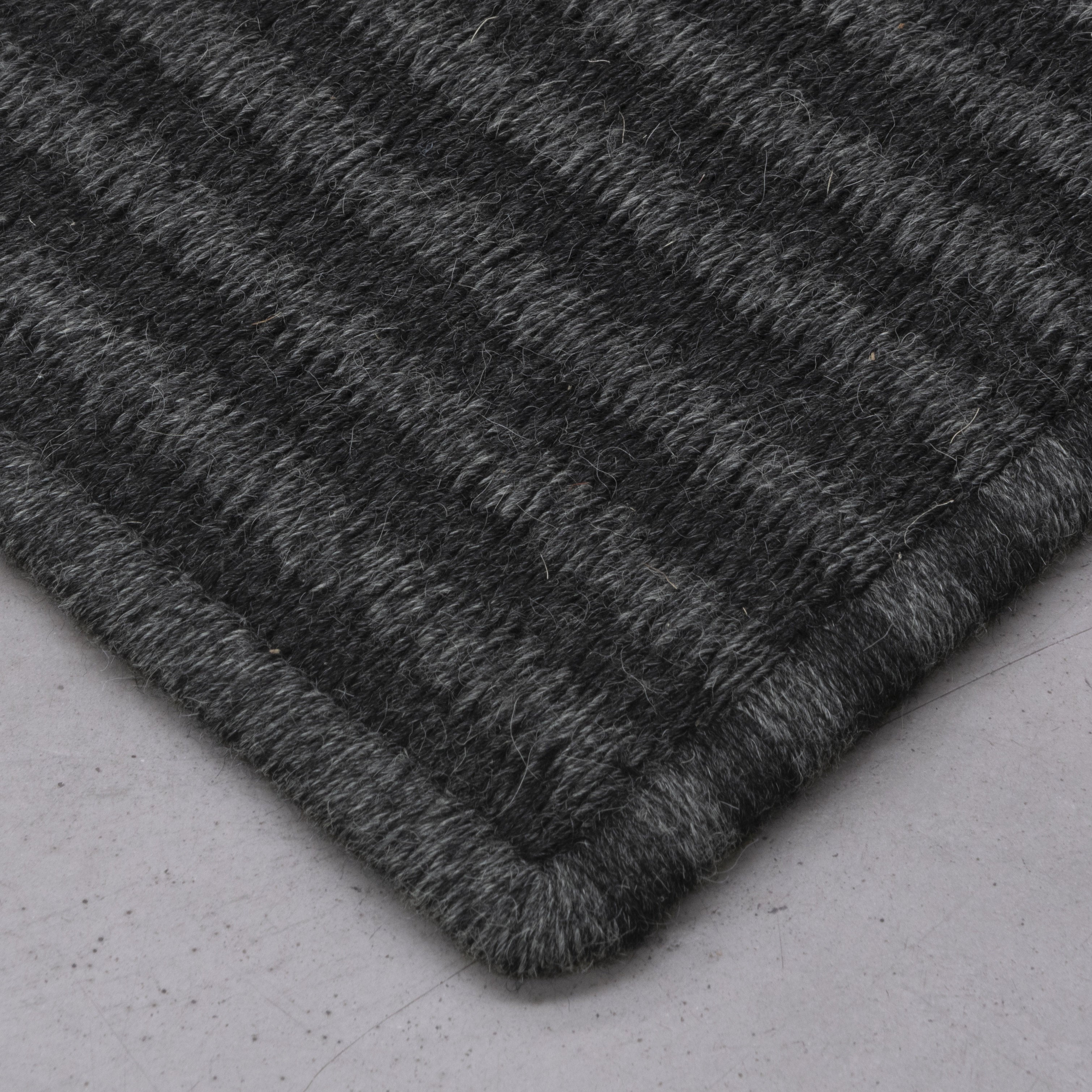 STRIPES WEAVE RUG IN BLACK ALPACA AND BLACK-GRAY ALPACA