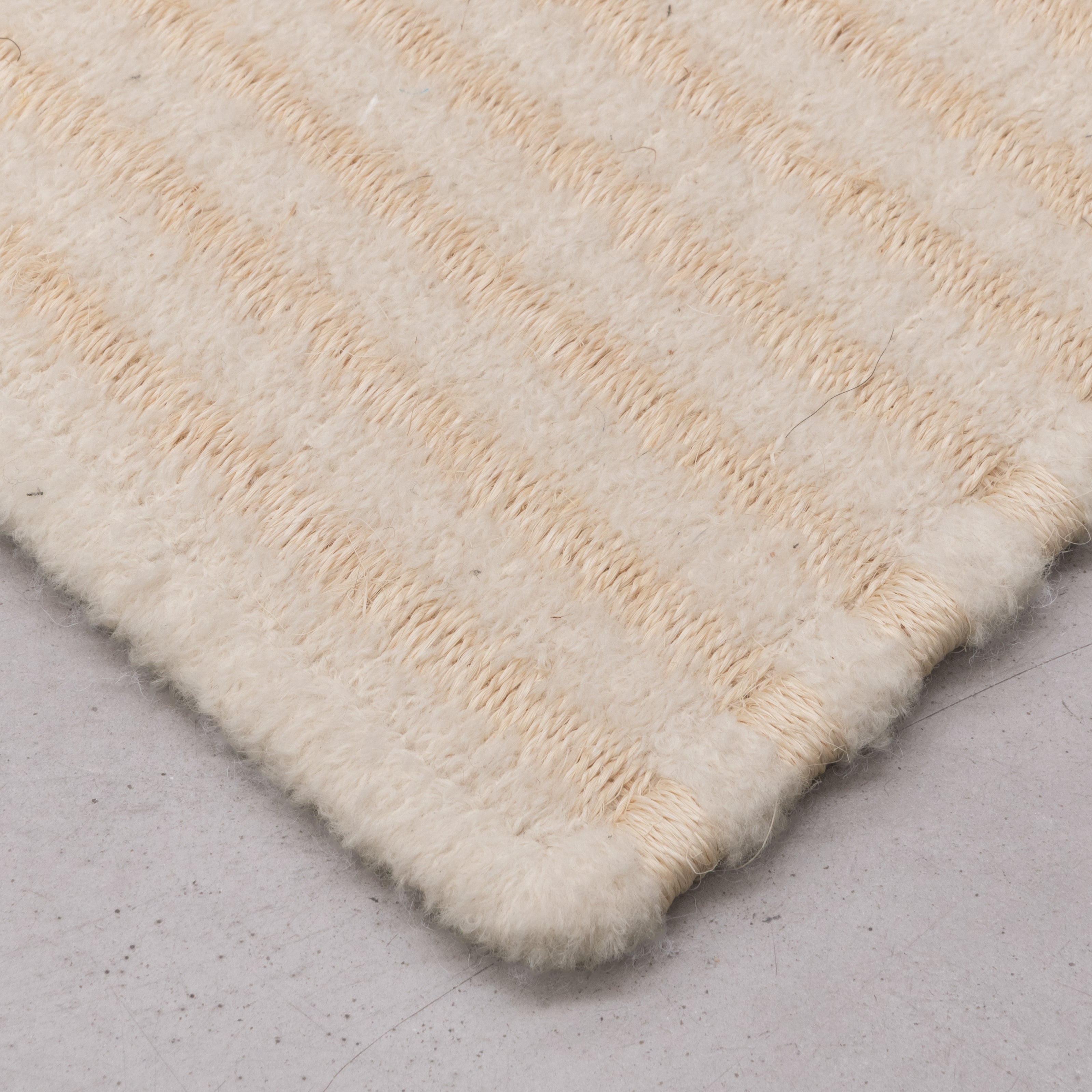 STRIPES WEAVE RUG IN WHITE FIQUE AND BOUCLÉ ALPACA