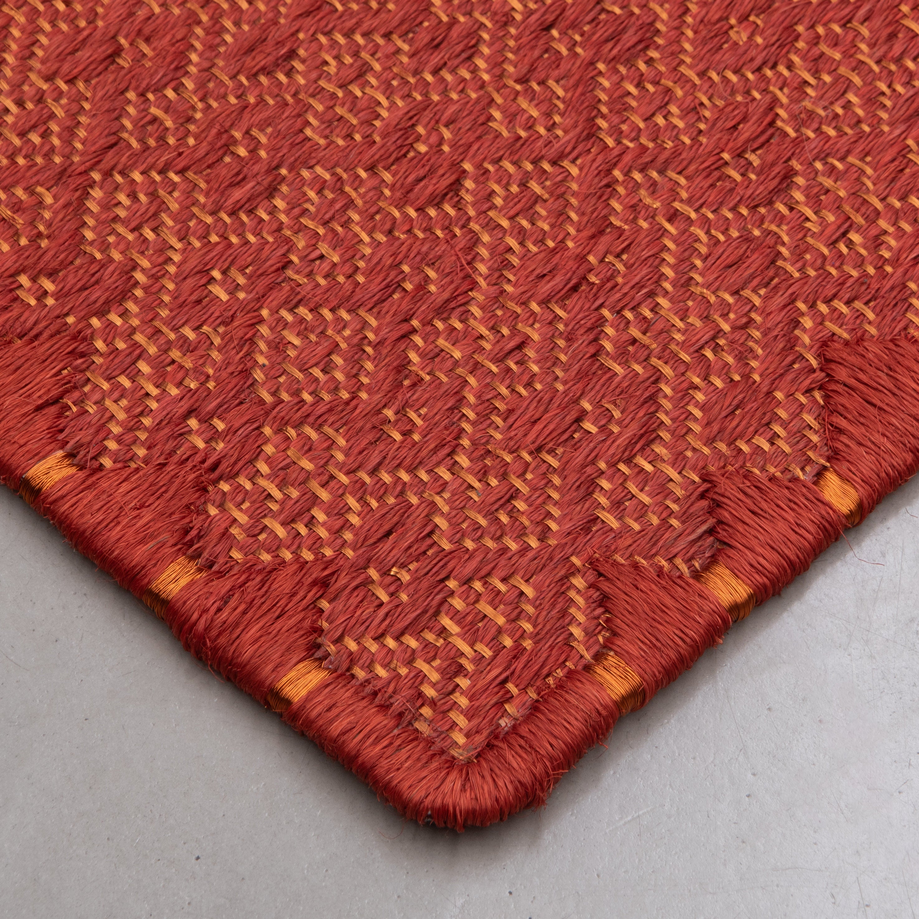 CASABLANCA WEAVE RUG IN COPPER AND BURGUNDY FIQUE FIBER