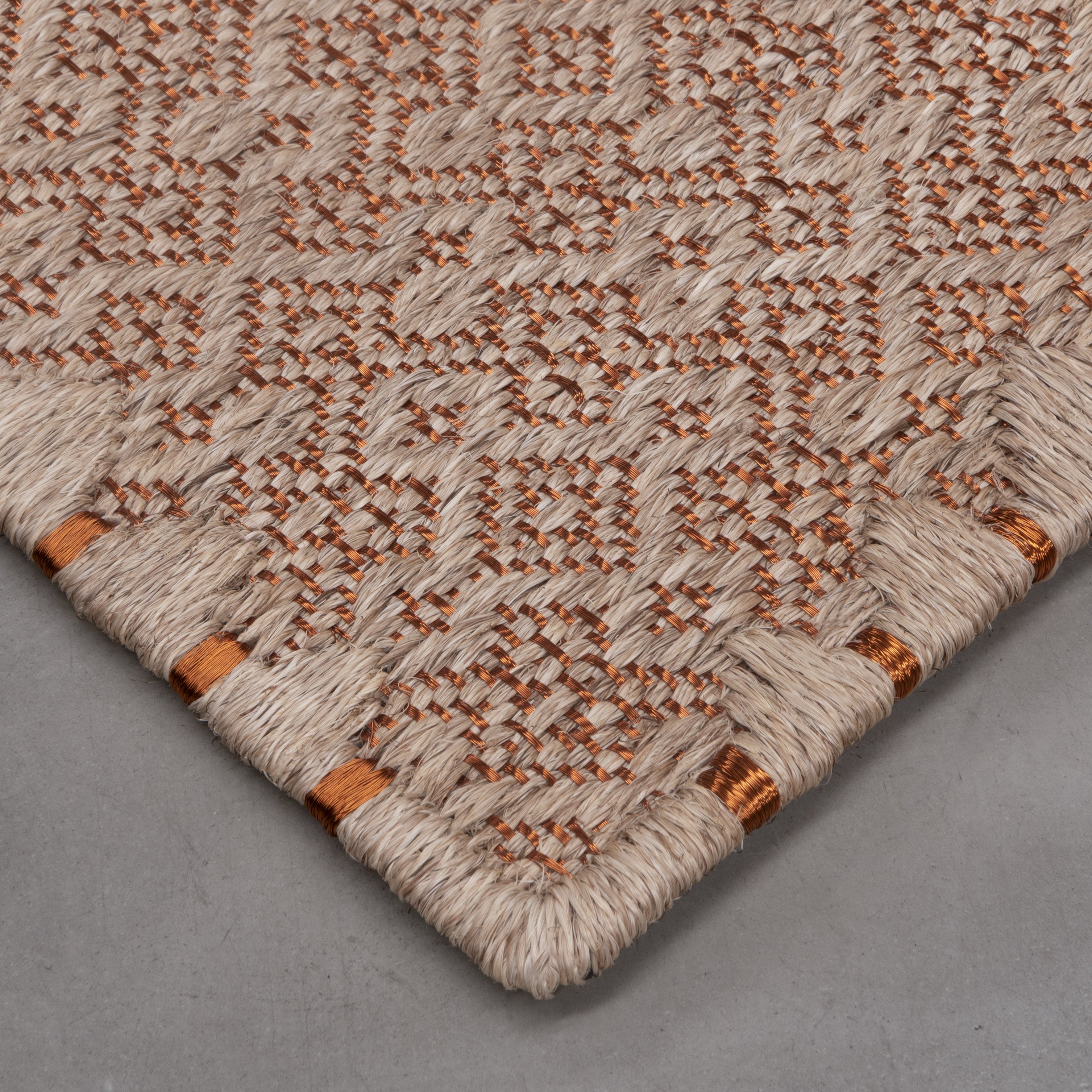 CASABLANCA WEAVE RUG IN COPPER WITH NATURAL FIQUE FIBER