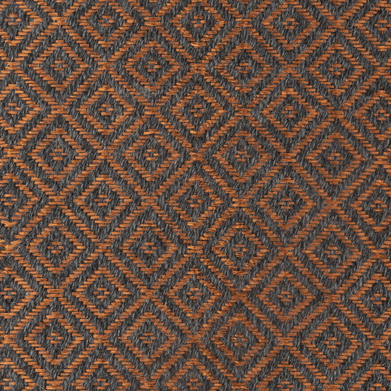 MEDIUM RHOMBUS WEAVE RUG IN BLACK-GRAY ALPACA WITH COPPER
