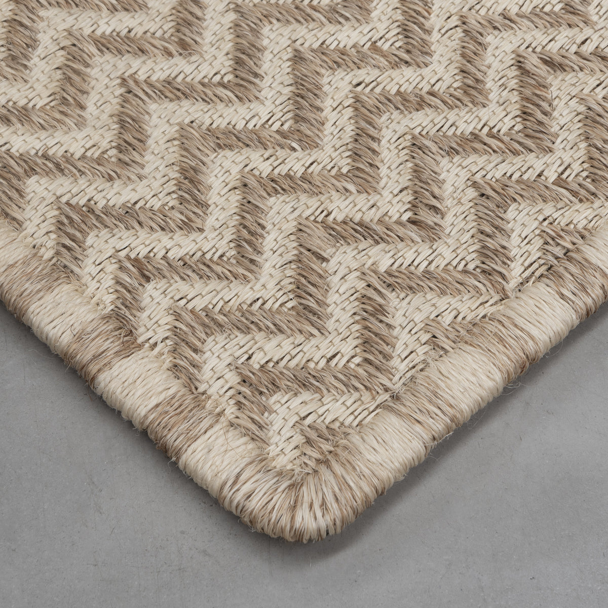 M’S WEAVE RUG IN NATURAL FIQUE FIBER WITH WHITE FIQUE FIBER