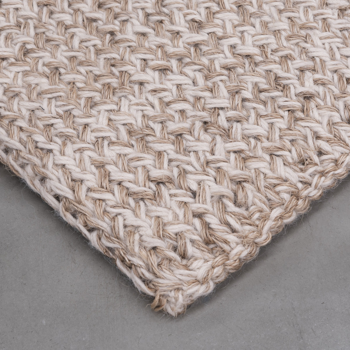 LUMA WEAVE RUG IN WHITE ALPACA AND NATURAL  FIQUE FIBER