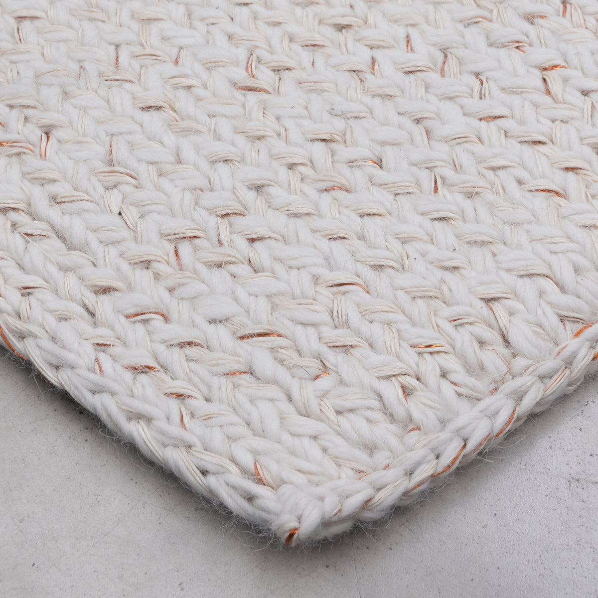 LUMA WEAVE RUG IN WHITE MOTÓN ALPACA, WHITE FIQUE FIBER AND COPPER