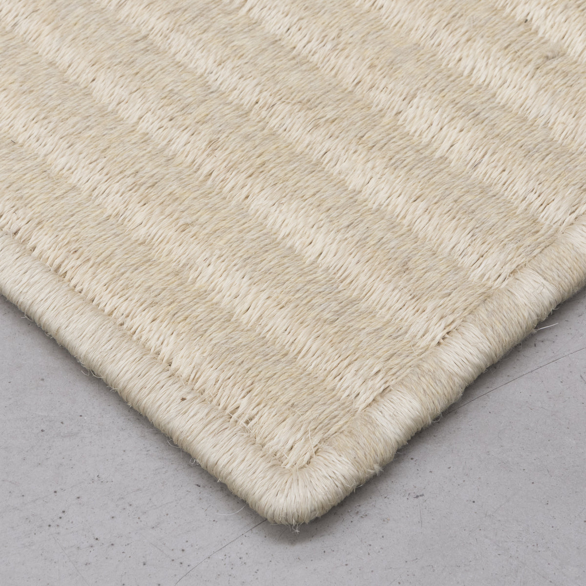 STRIPES WEAVE RUG IN WHITE FIQUE FIBER AND NATURAL ALPACA