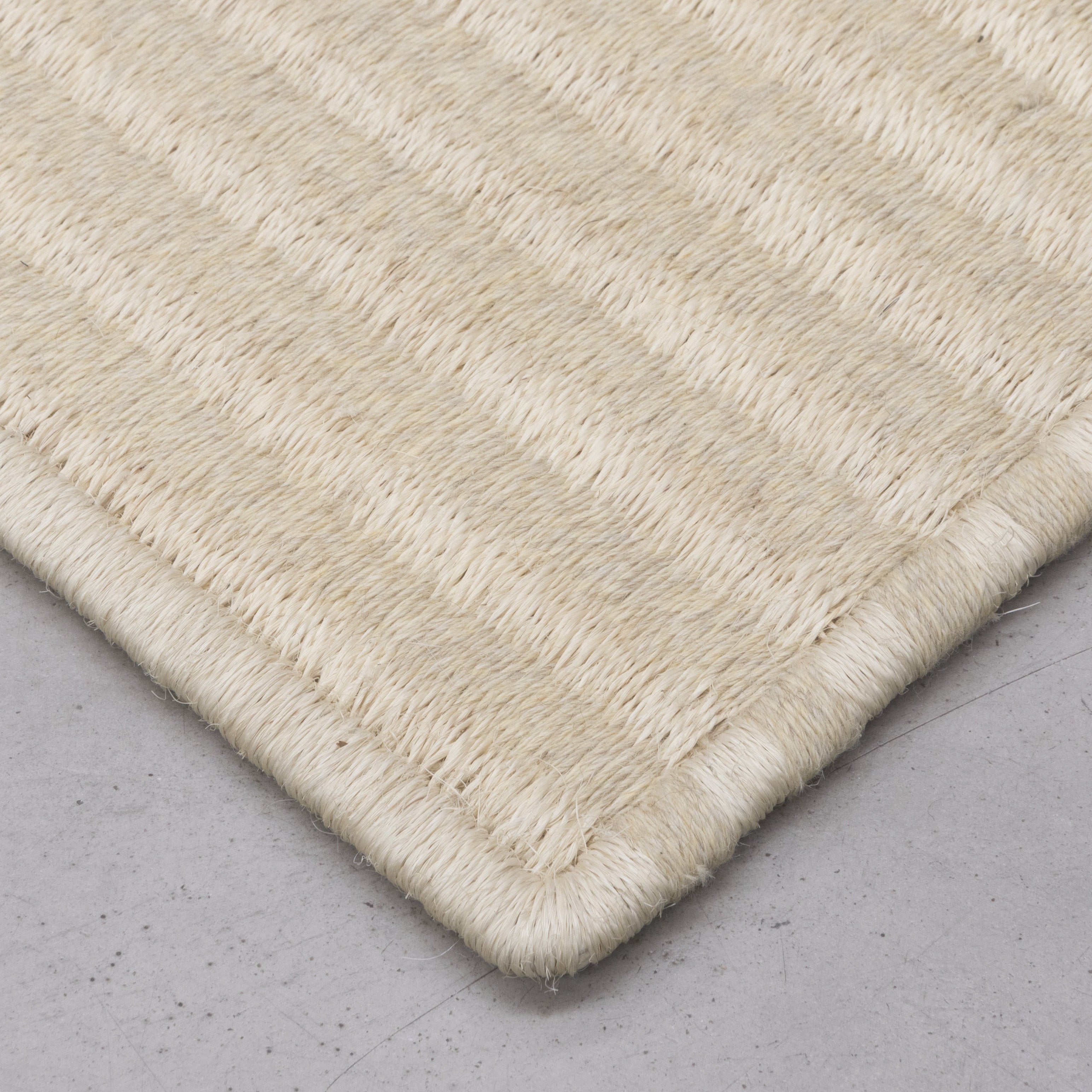 STRIPES WEAVE RUG IN WHITE FIQUE FIBER AND NATURAL ALPACA