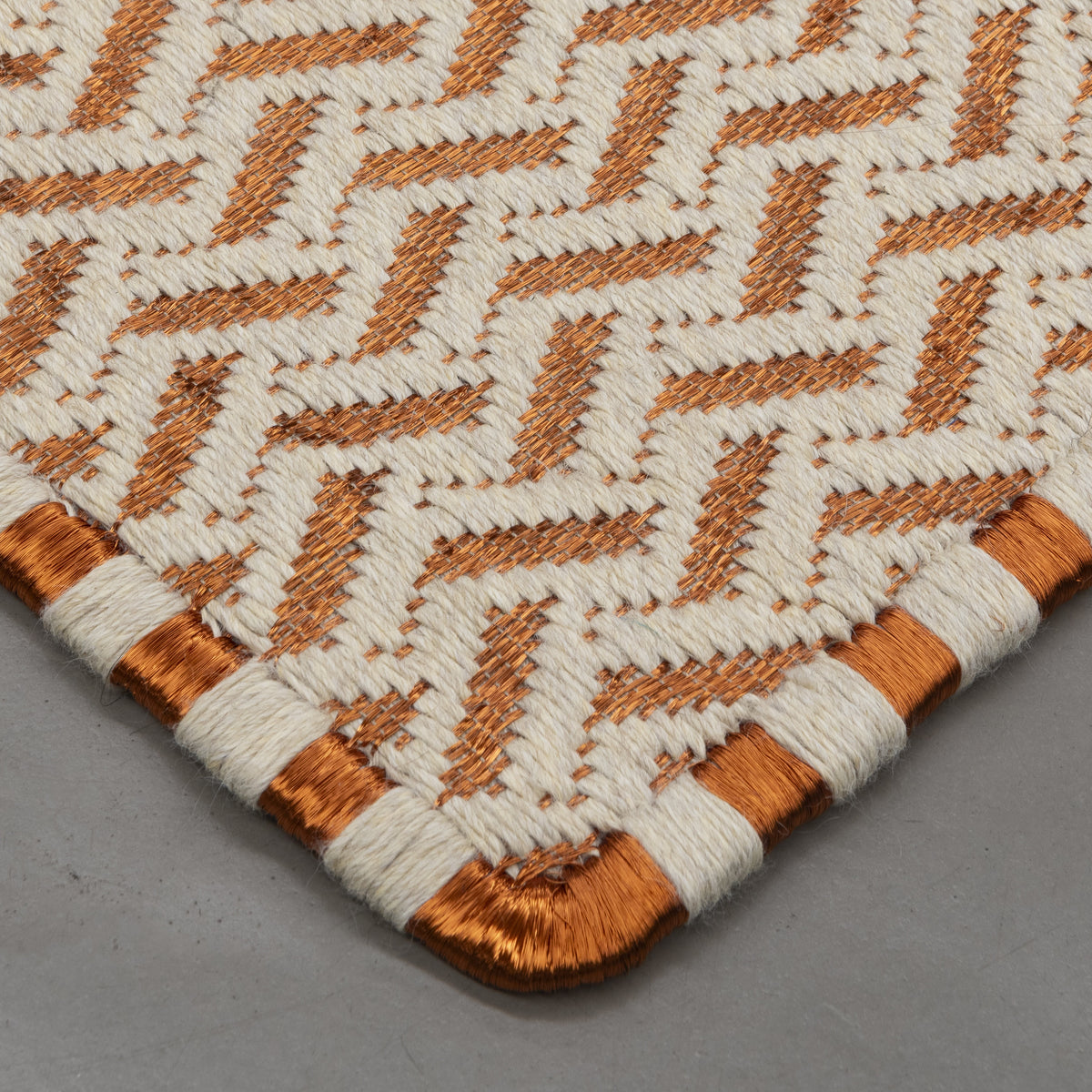 OTOÑO WEAVE RUG IN BONE ALPACA WITH COPPER