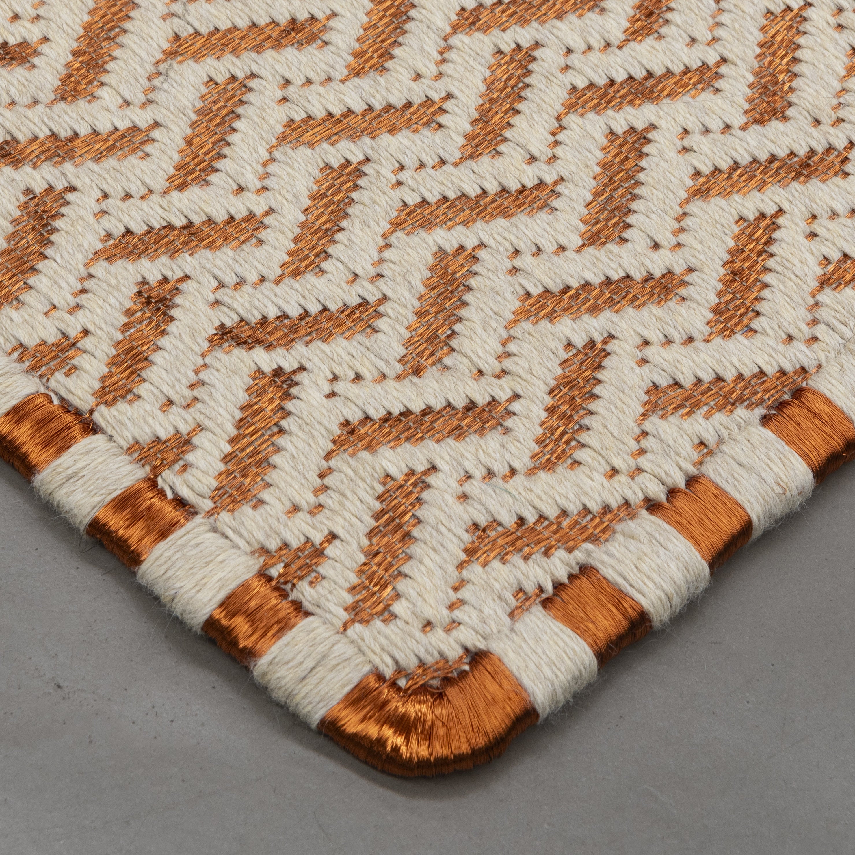 OTOÑO WEAVE RUG IN BONE ALPACA WITH COPPER