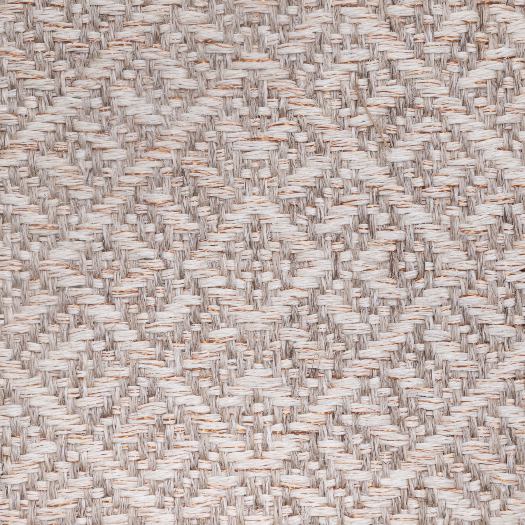 DAÚ WEAVE RUG IN NATURAL FIQUE FIBER, WHITE FIQUE FIBER AND COPPER