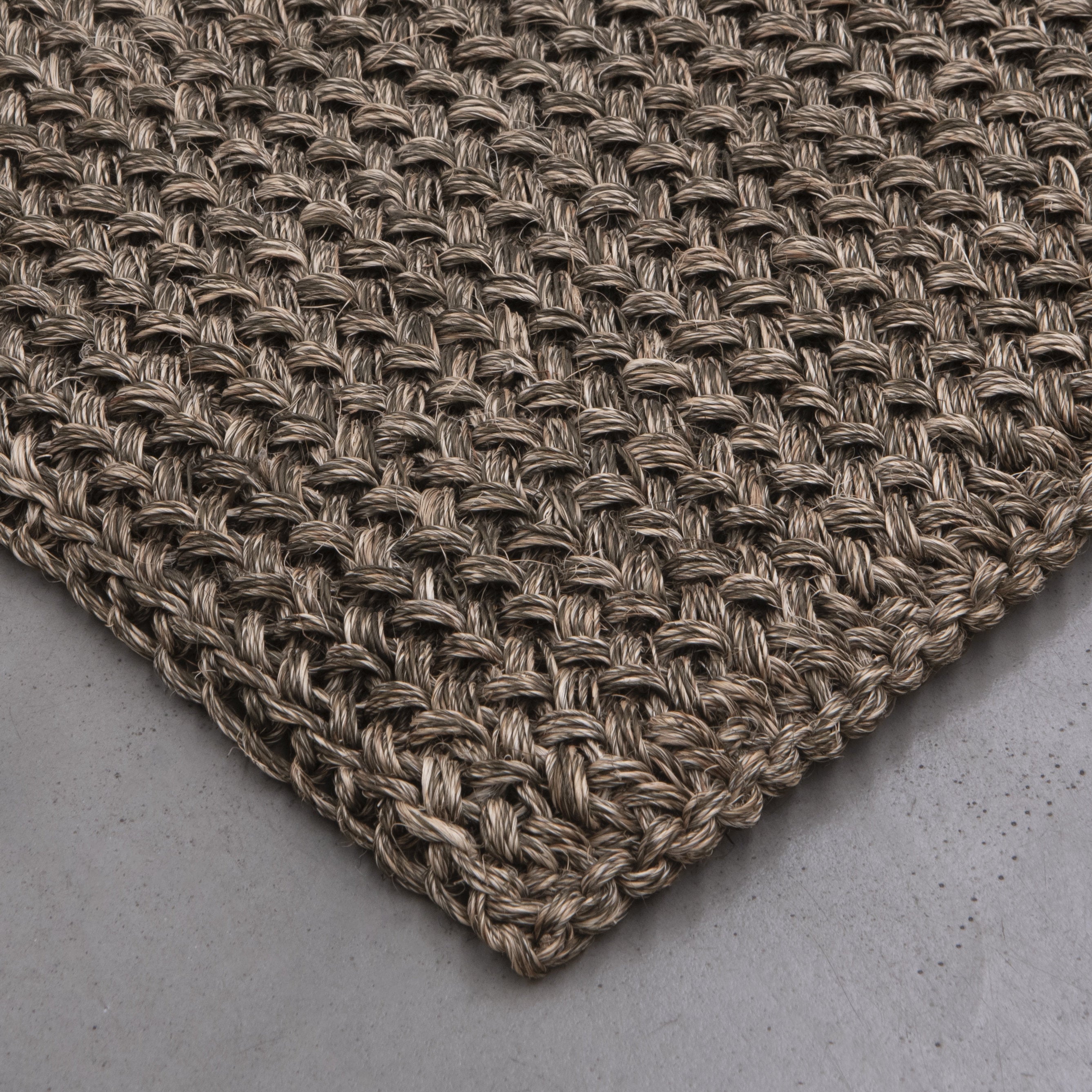 LUMA WEAVE RUG IN AMAZON GREEN FIQUE FIBER