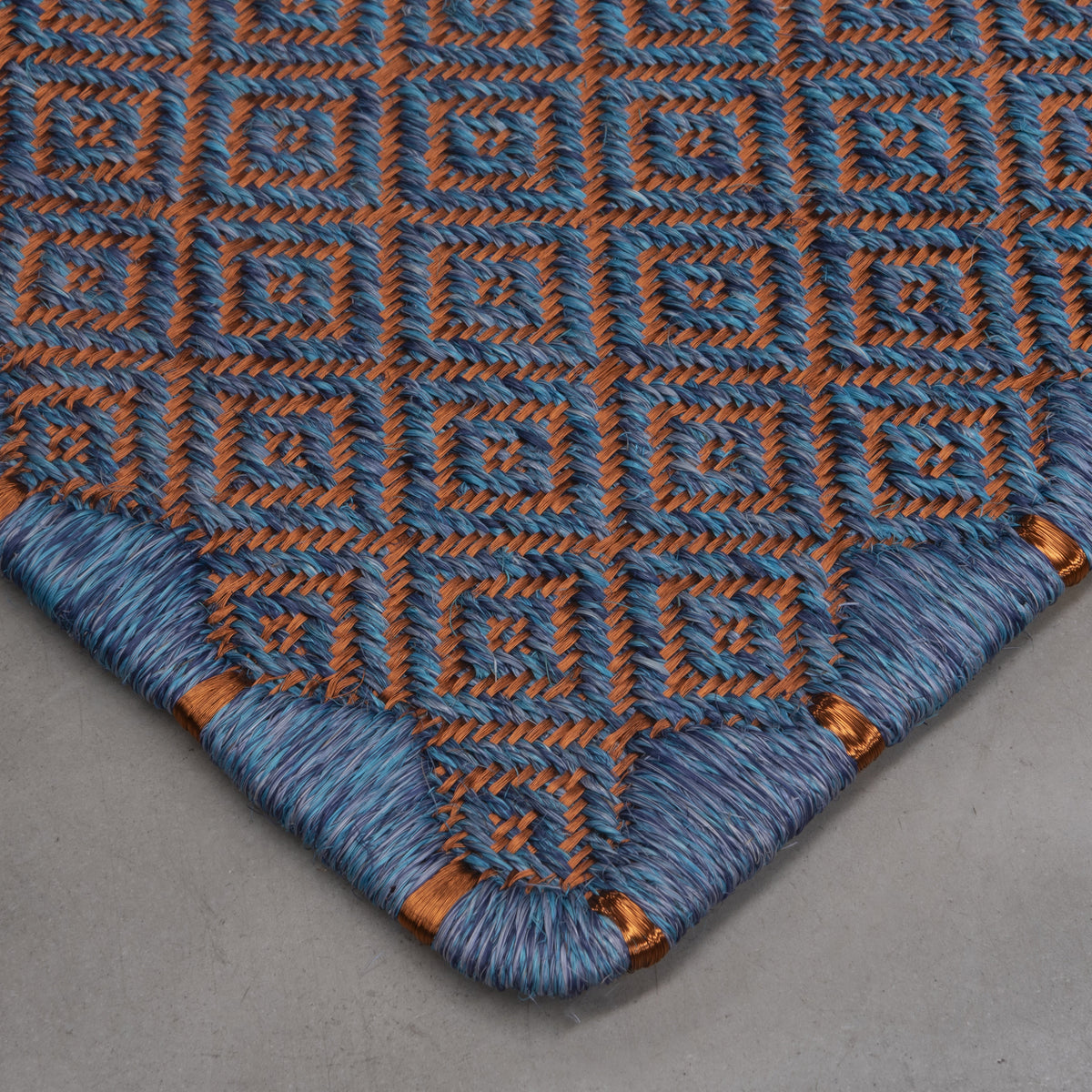 MEDIUM RHOMBUS WEAVE RUG IN TAYRONA BLUE FIQUE FIBER WITH COPPER
