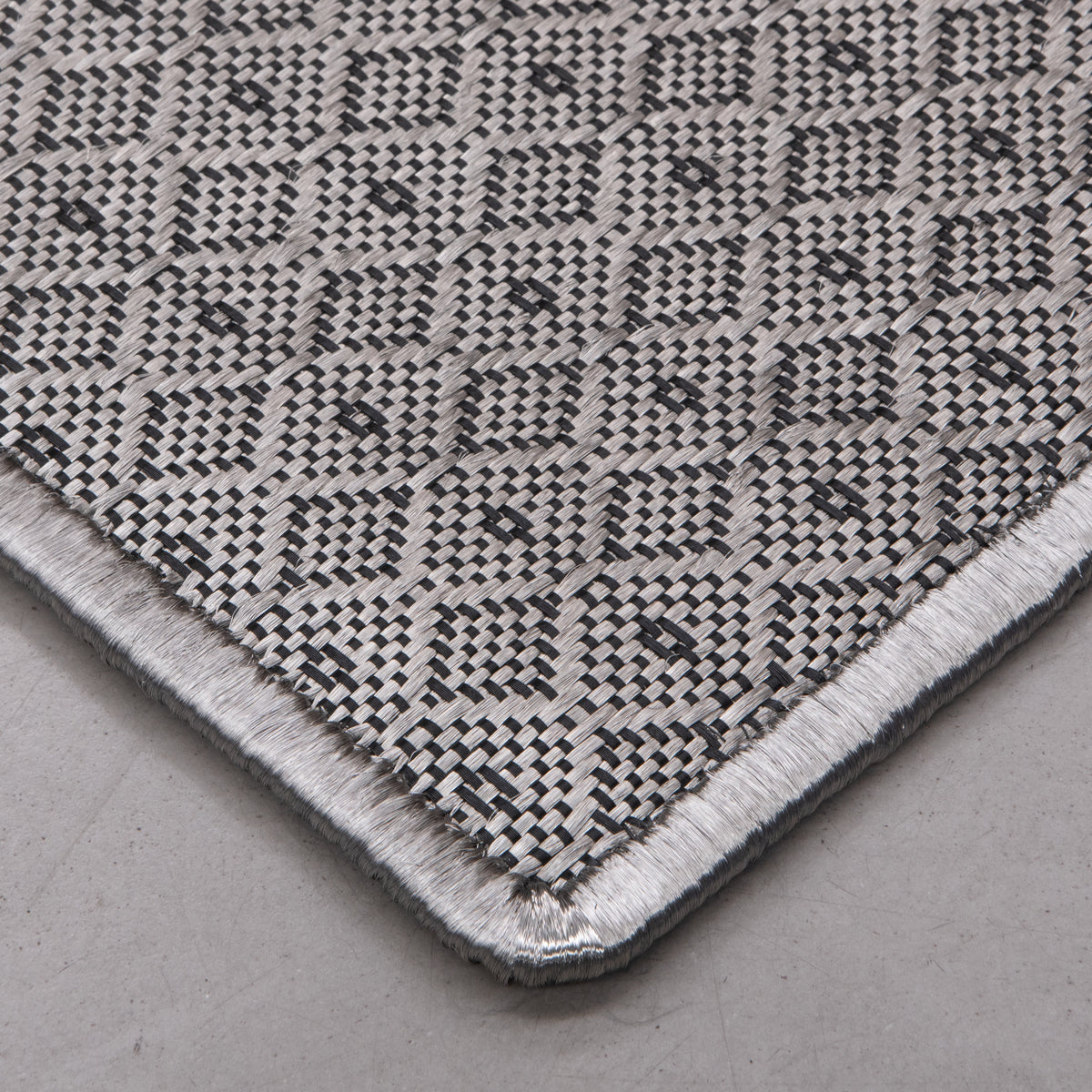 ALUNA WEAVE RUG IN BLACK ACRYLIC AND STAINLESS STEEL