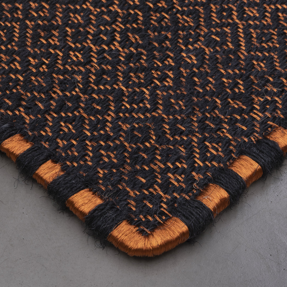 SUSU WEAVE RUG IN COPPER AND BLACK HORSEHAIR
