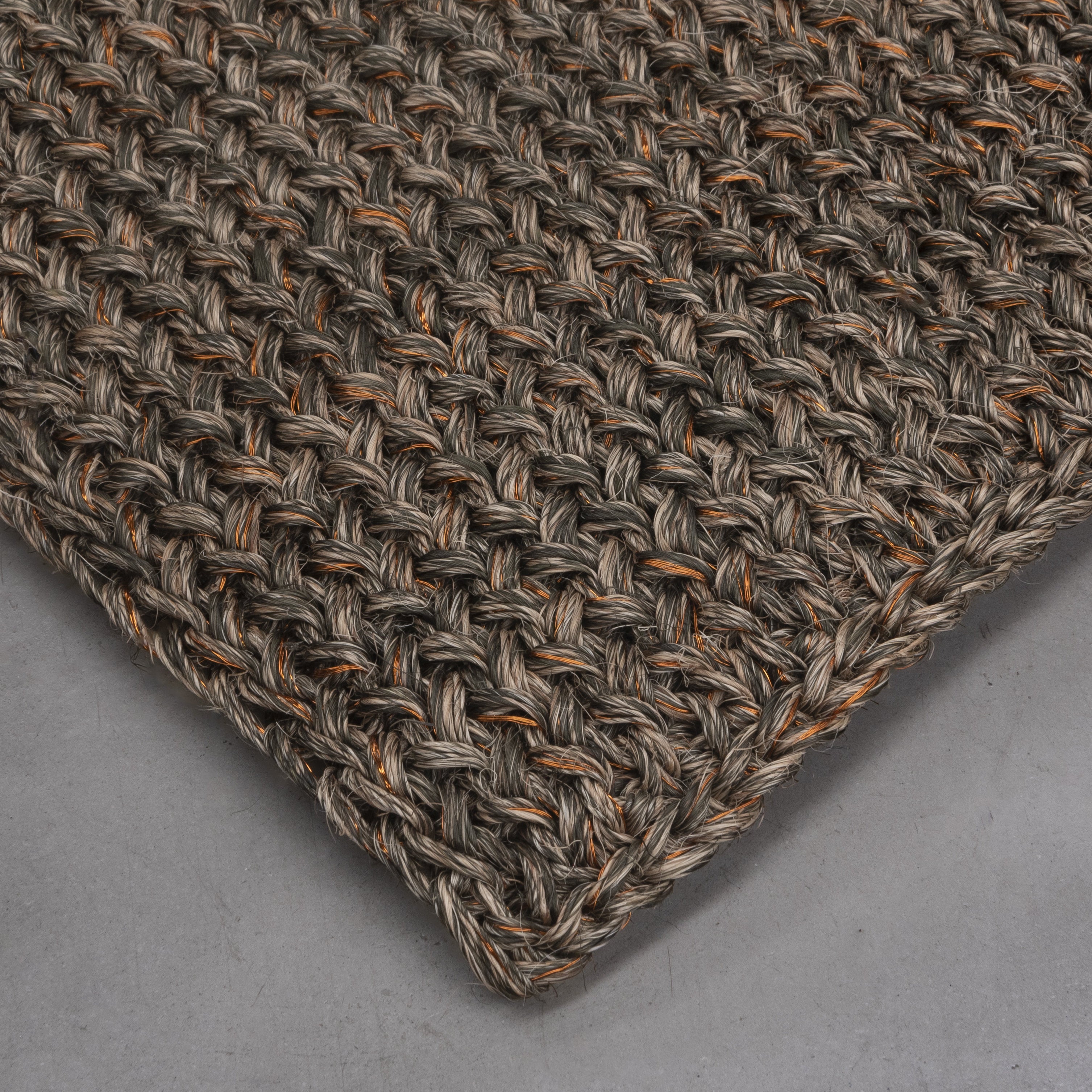 LUMA WEAVE RUG IN AMAZON GREEN FIQUE FIBER WITH COPPER