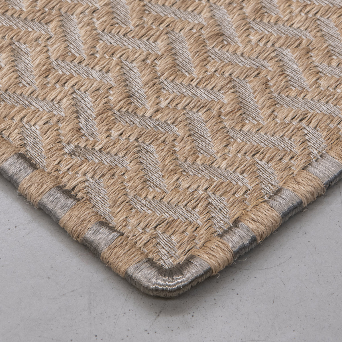 OTOÑO WEAVE RUG IN NATURAL FIQUE FIBER AND STAINLESS STEEL