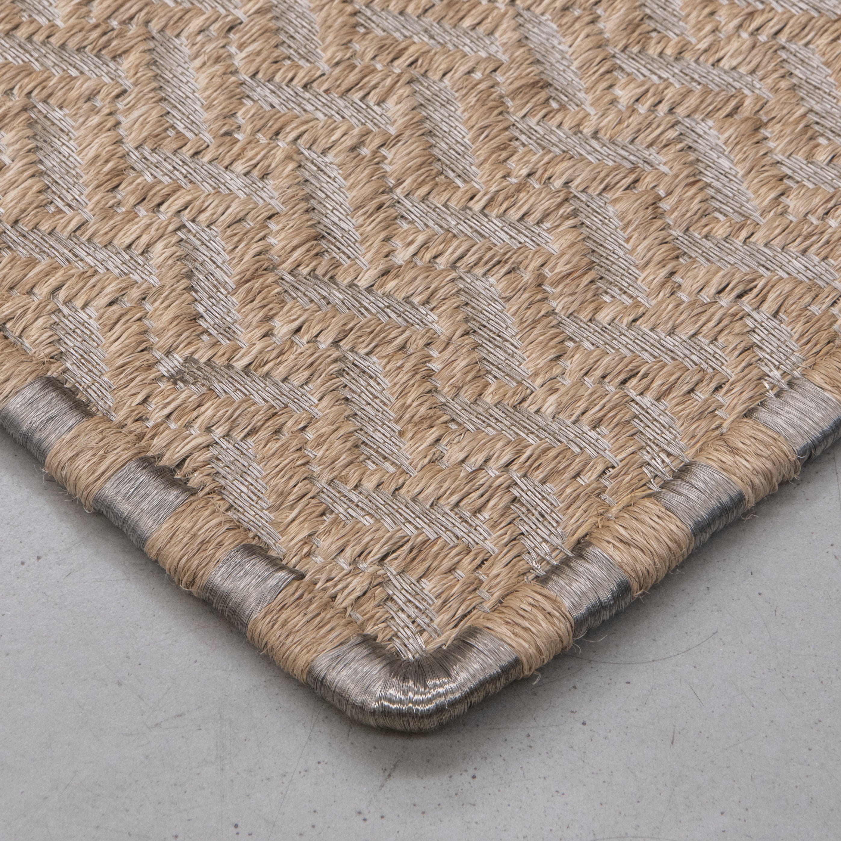 OTOÑO WEAVE RUG IN NATURAL FIQUE FIBER AND STAINLESS STEEL