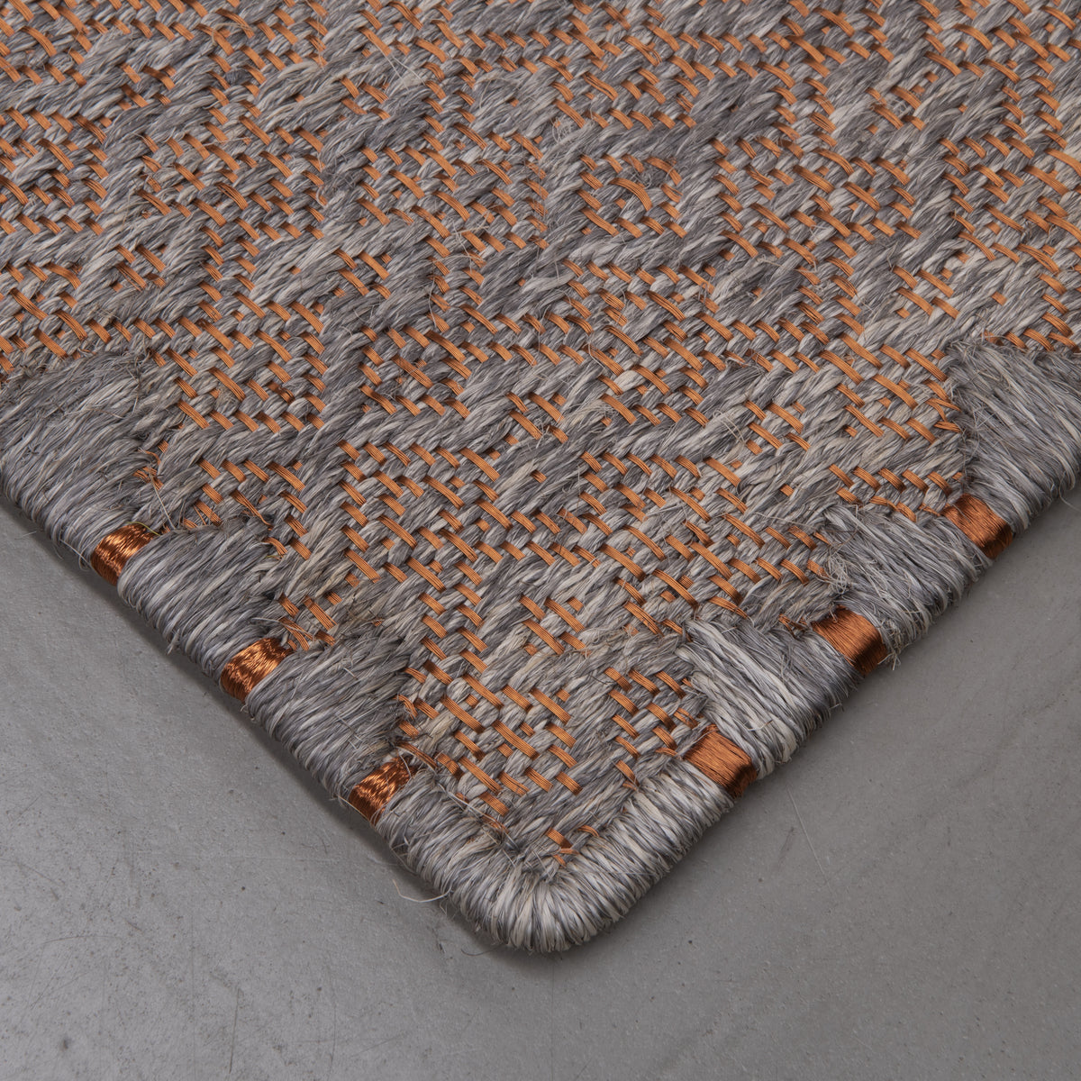 CASABLANCA WEAVE RUG IN COPPER WITH WHITE-GRAY FIQUE FIBER