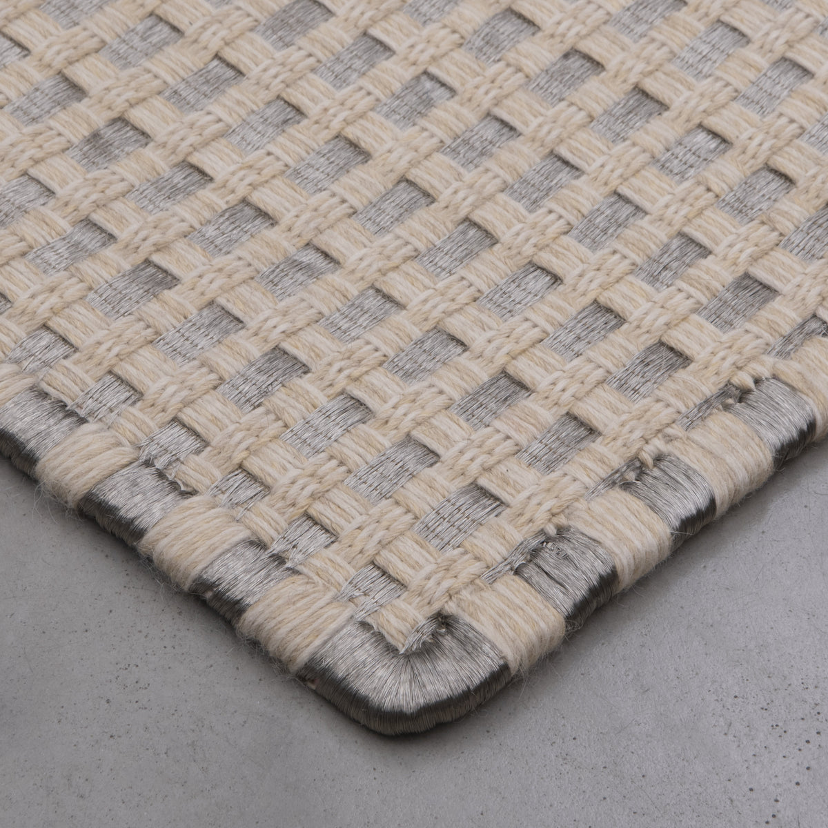 KANASPI WEAVE RUG IN NATURAL AND WHITE ALPACA WITH STAINLESS STEEL