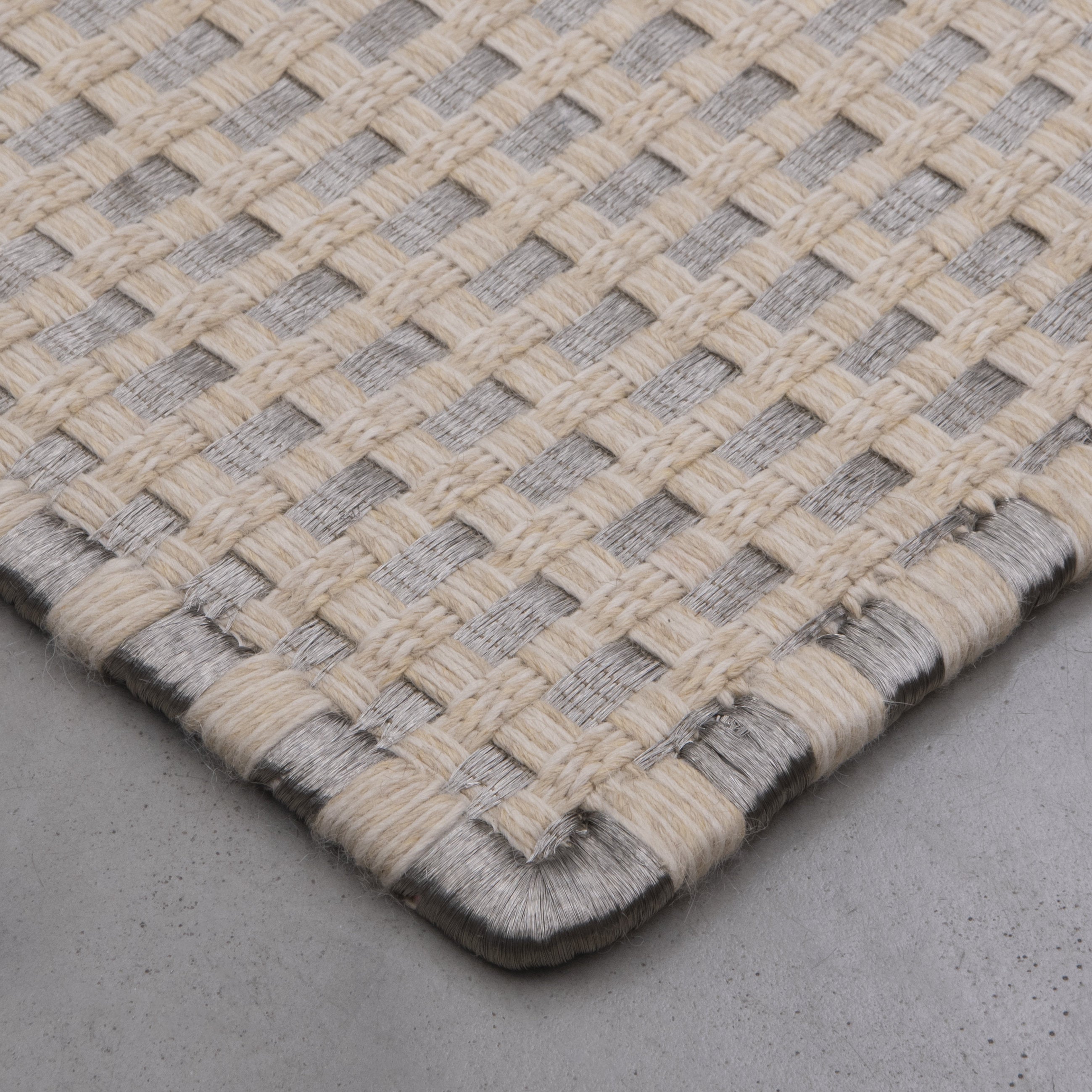 KANASPI WEAVE RUG IN NATURAL AND WHITE ALPACA WITH STAINLESS STEEL