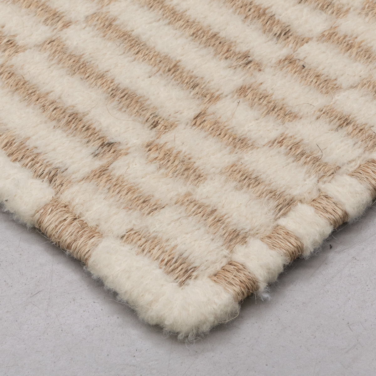 AXXIS WEAVE RUG IN NATURAL-WHITE FIQUE AND BOUCLÉ ALPACA