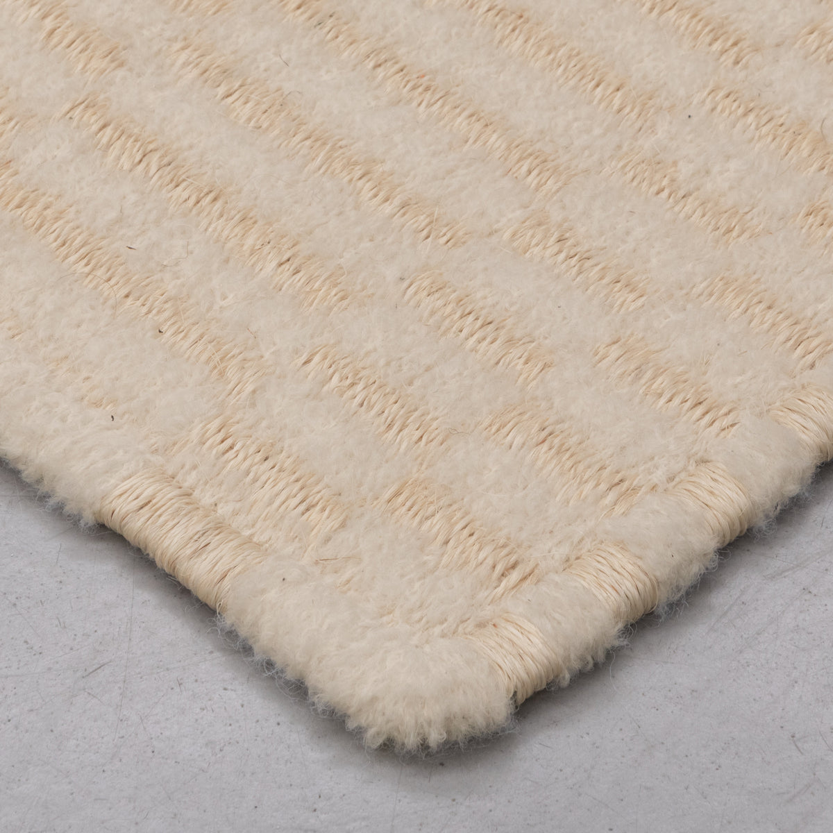 AXXIS WEAVE RUG IN WHITE FIQUE AND BOUCLÉ ALPACA